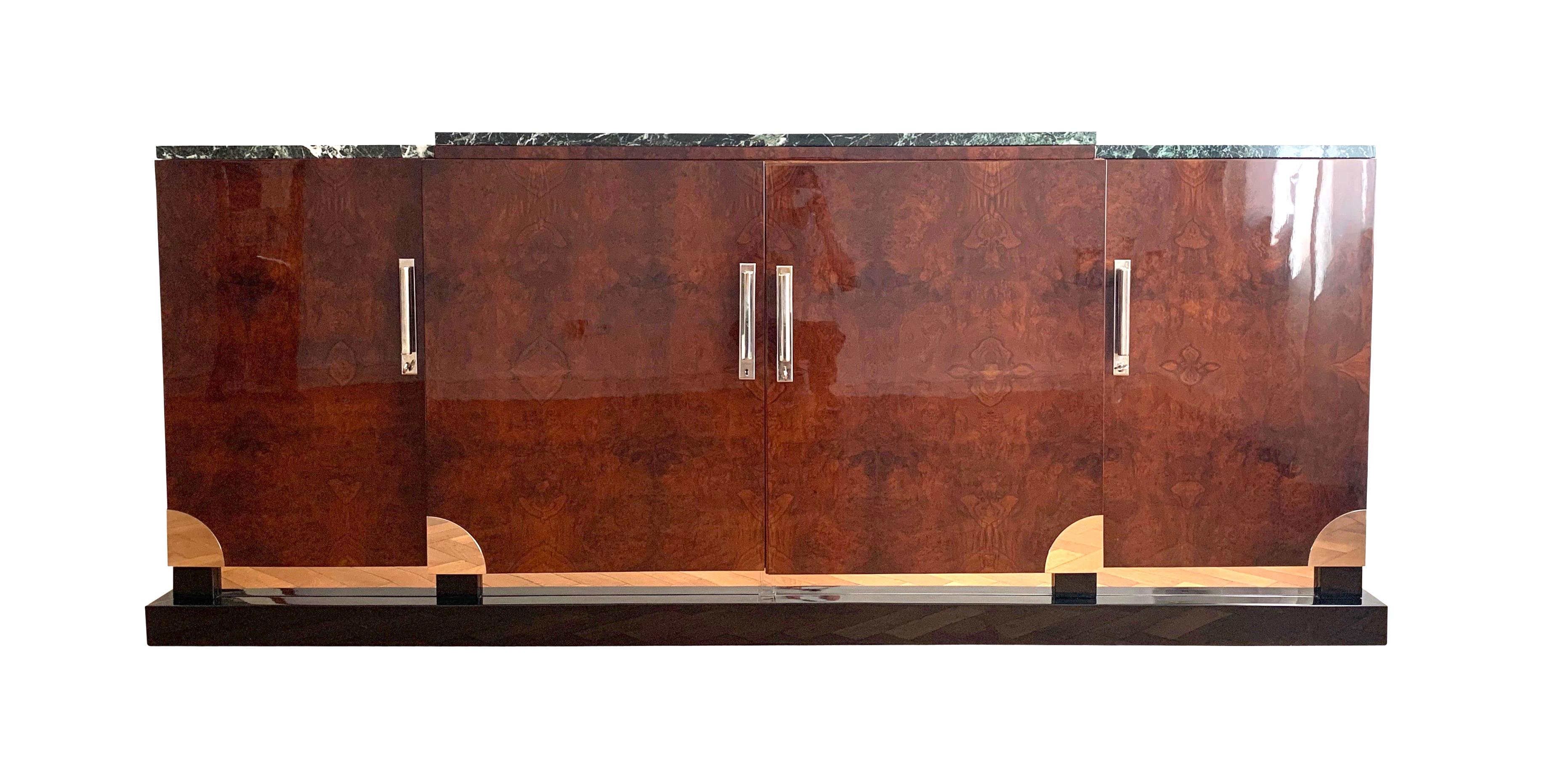 Amazing, large Art Deco sideboard from Southern France, circa 1930.

Very expressive walnut roots veneered on oak. Lacquered with clear piano lacquer.
Four doors and chromed handles quarter round fittings in the corners. Black lacquered plinth