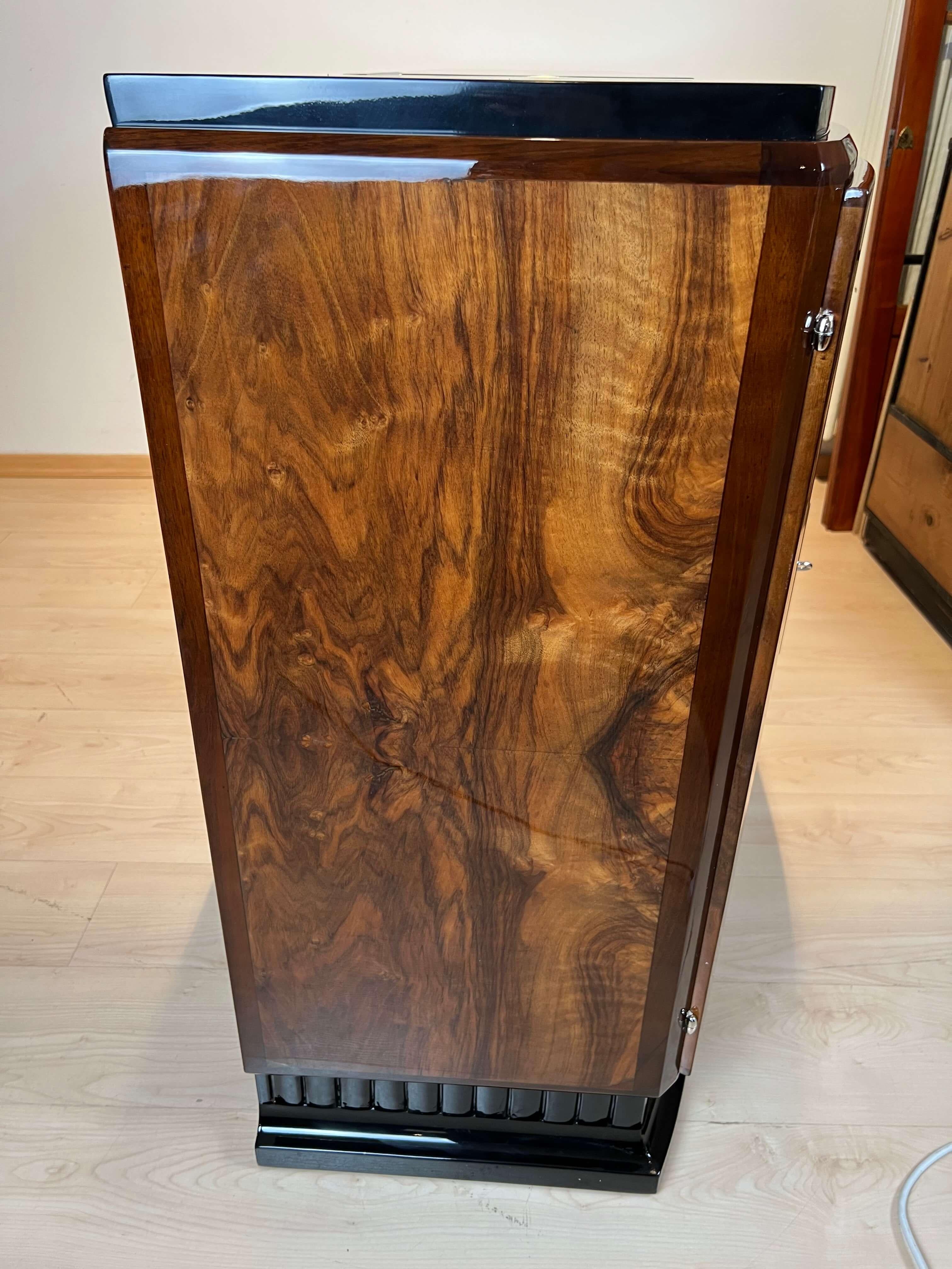 Large restored Art Deco Sideboard, Walnut Veneer, Black Lacquer, France ca. 1930 11