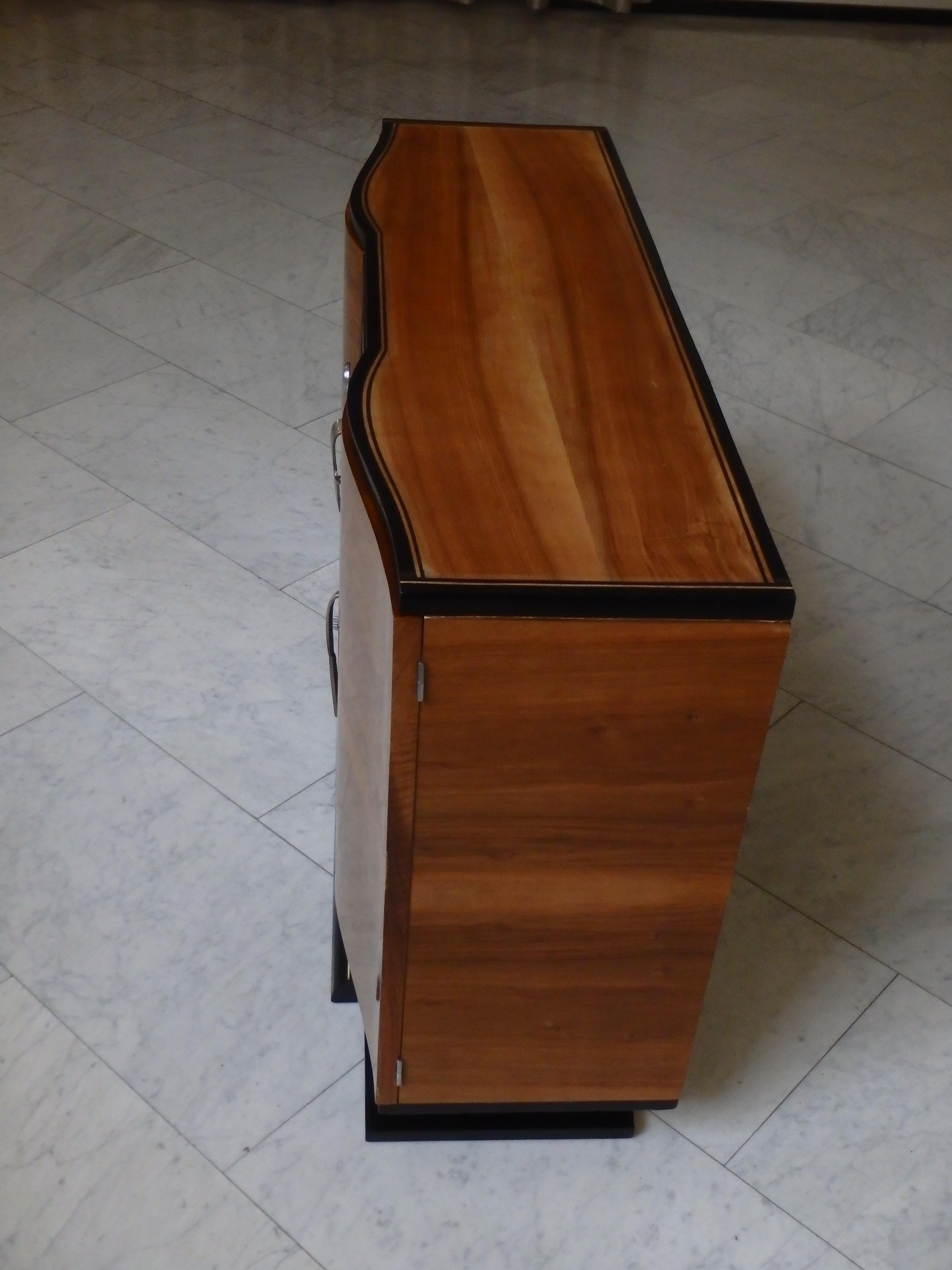 Credenza Art Déco a 5 cassetti con ante arrotondate, maniglie cromate, piede a baffo in vendita 4