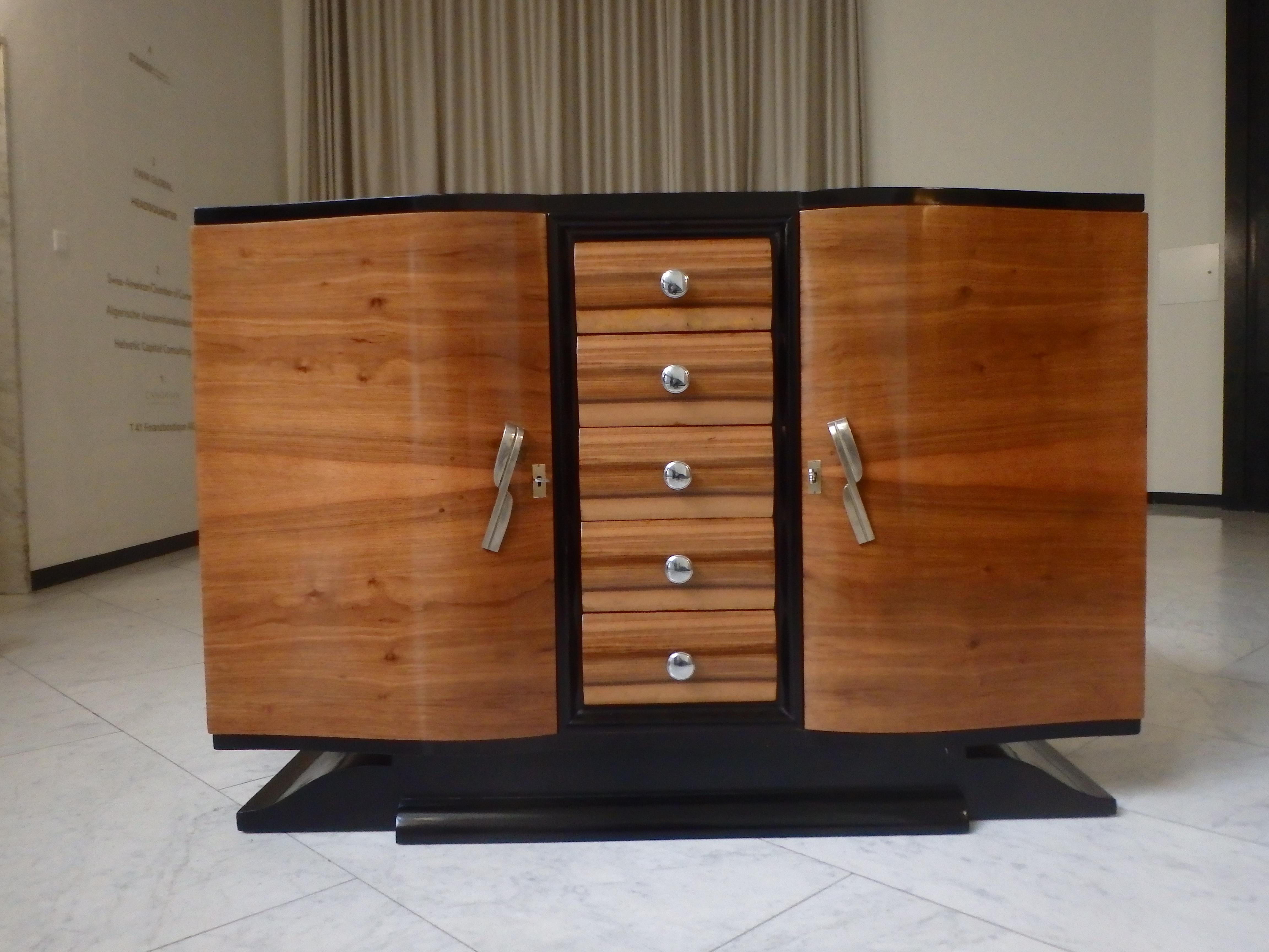 Credenza Art Déco a 5 cassetti con ante arrotondate, maniglie cromate, piede a baffo in vendita 9