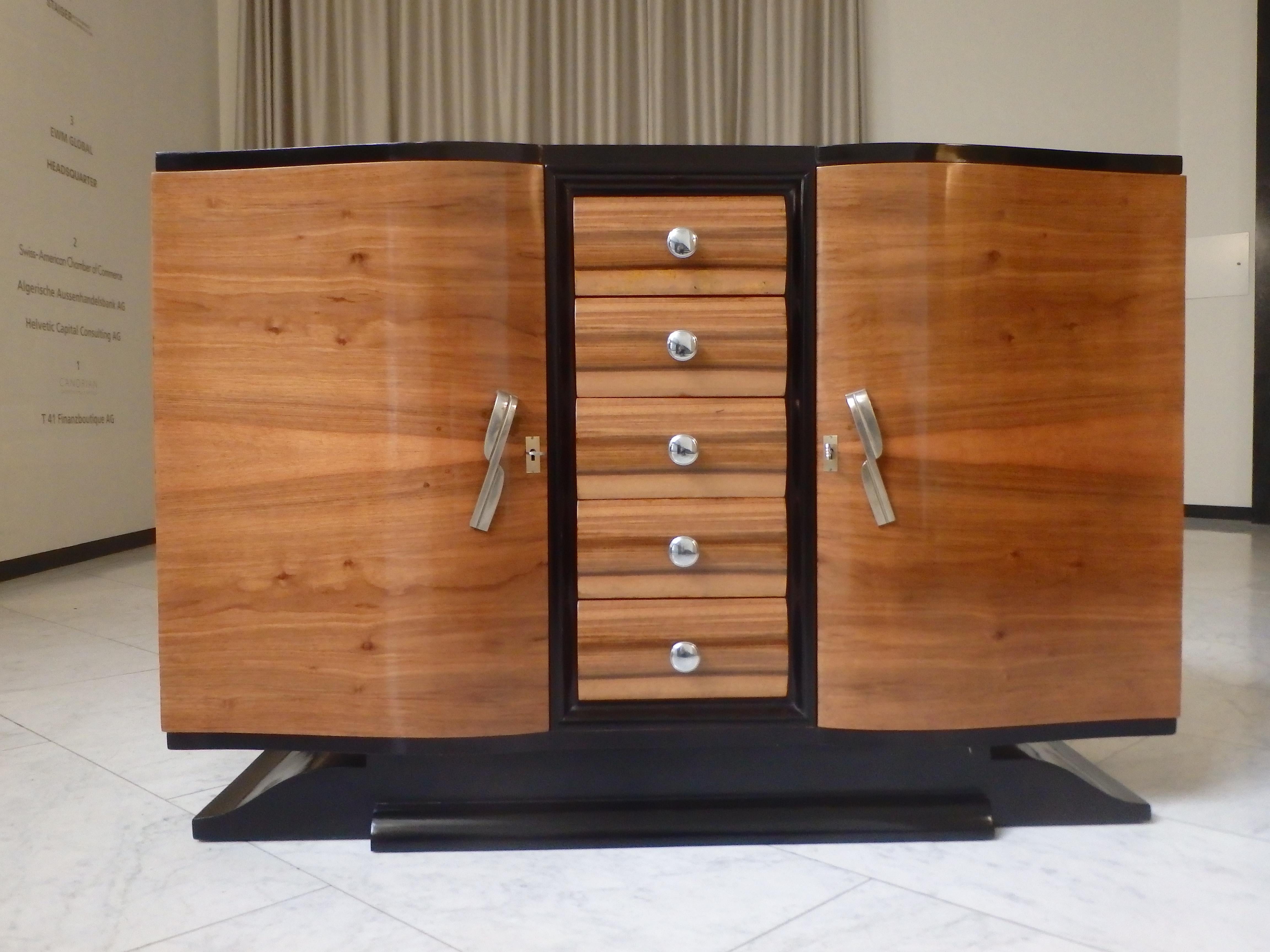 Credenza Art Déco a 5 cassetti con ante arrotondate, maniglie cromate, piede a baffo in vendita 10