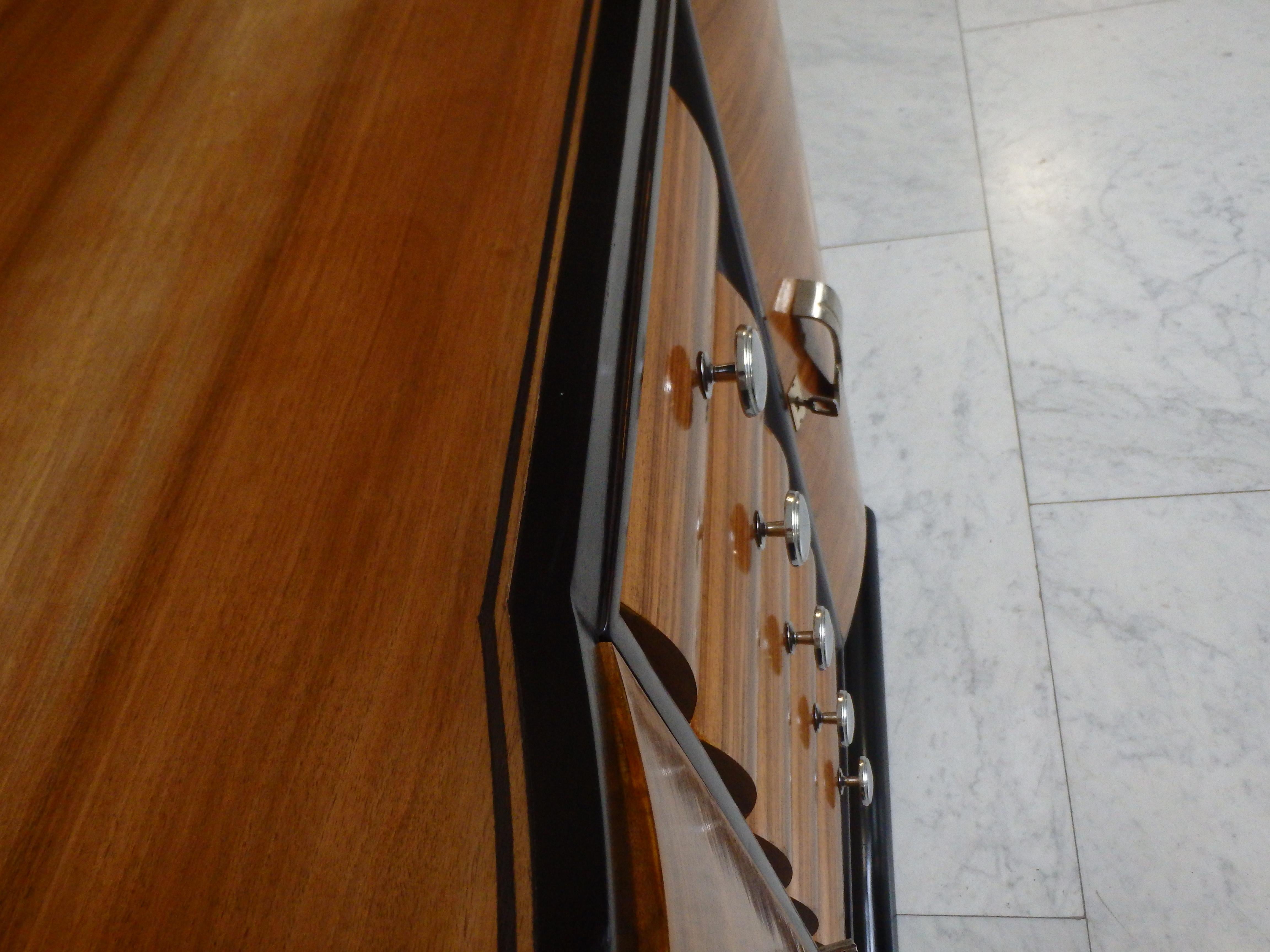 Metà XX secolo Credenza Art Déco a 5 cassetti con ante arrotondate, maniglie cromate, piede a baffo in vendita