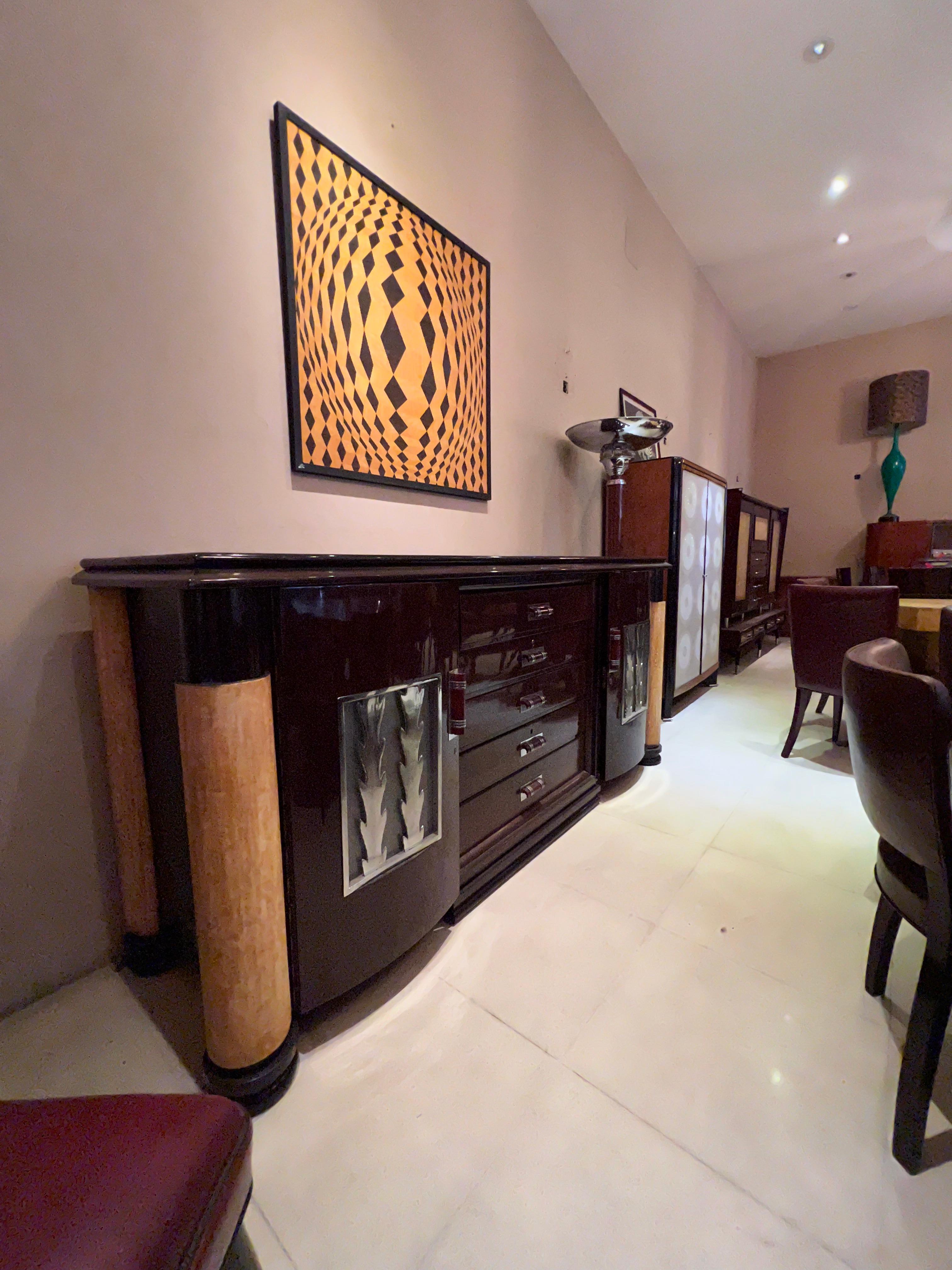 Buffet Art Déco avec tiroirs en bois, cuir parchemin et chrome bronze en vente 3
