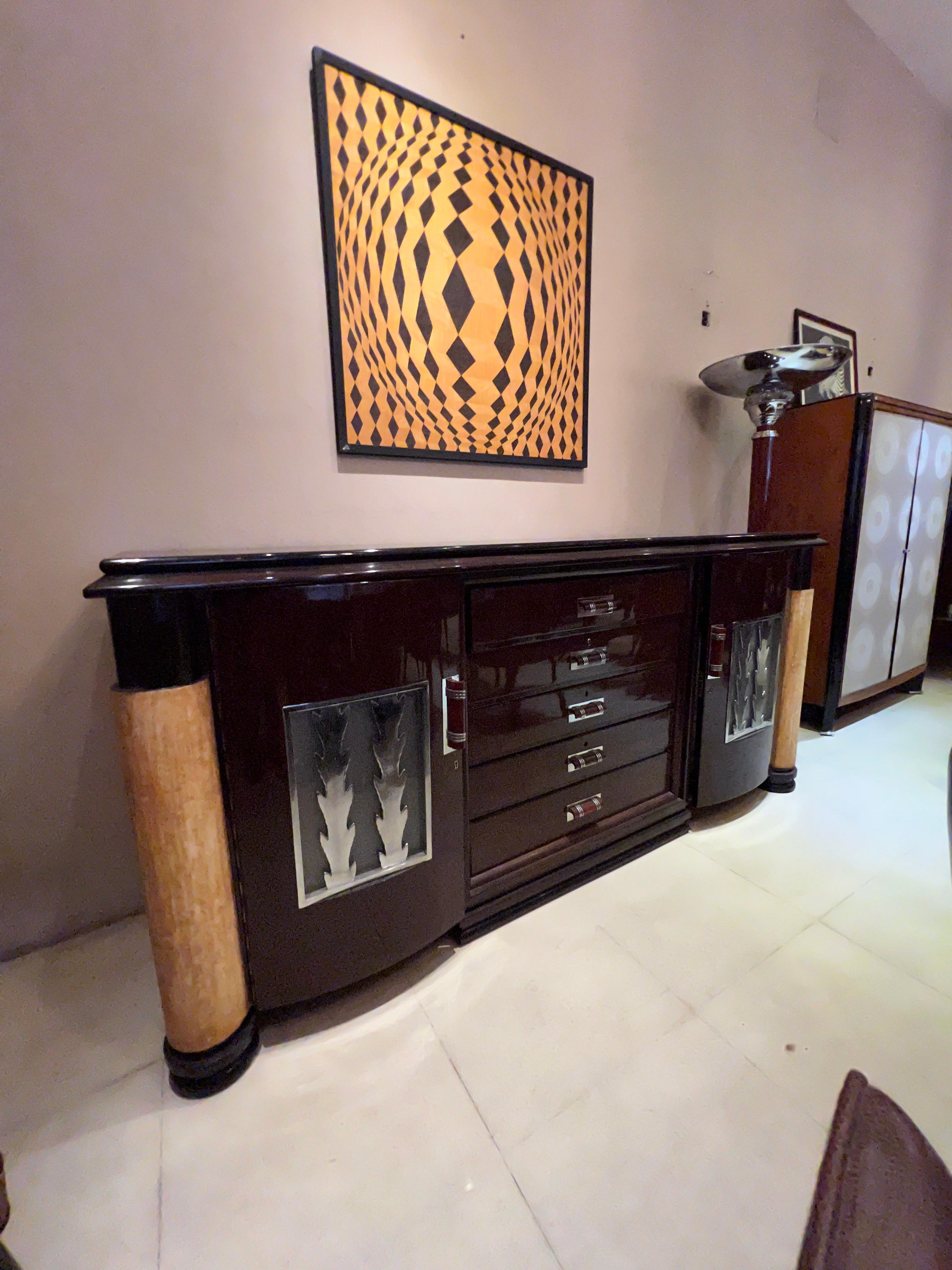 Buffet Art Déco avec tiroirs en bois, cuir parchemin et chrome bronze en vente 4