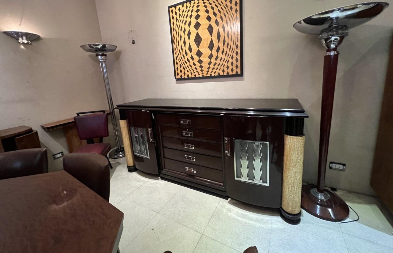 Buffet Art Déco avec tiroirs en bois, cuir parchemin et chrome bronze en vente 9