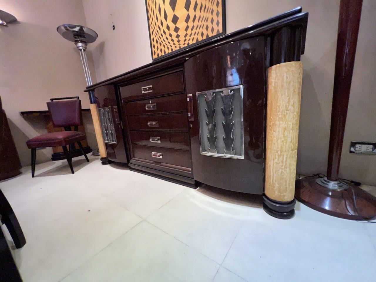Buffet Art Déco avec tiroirs en bois, cuir parchemin et chrome bronze en vente 11