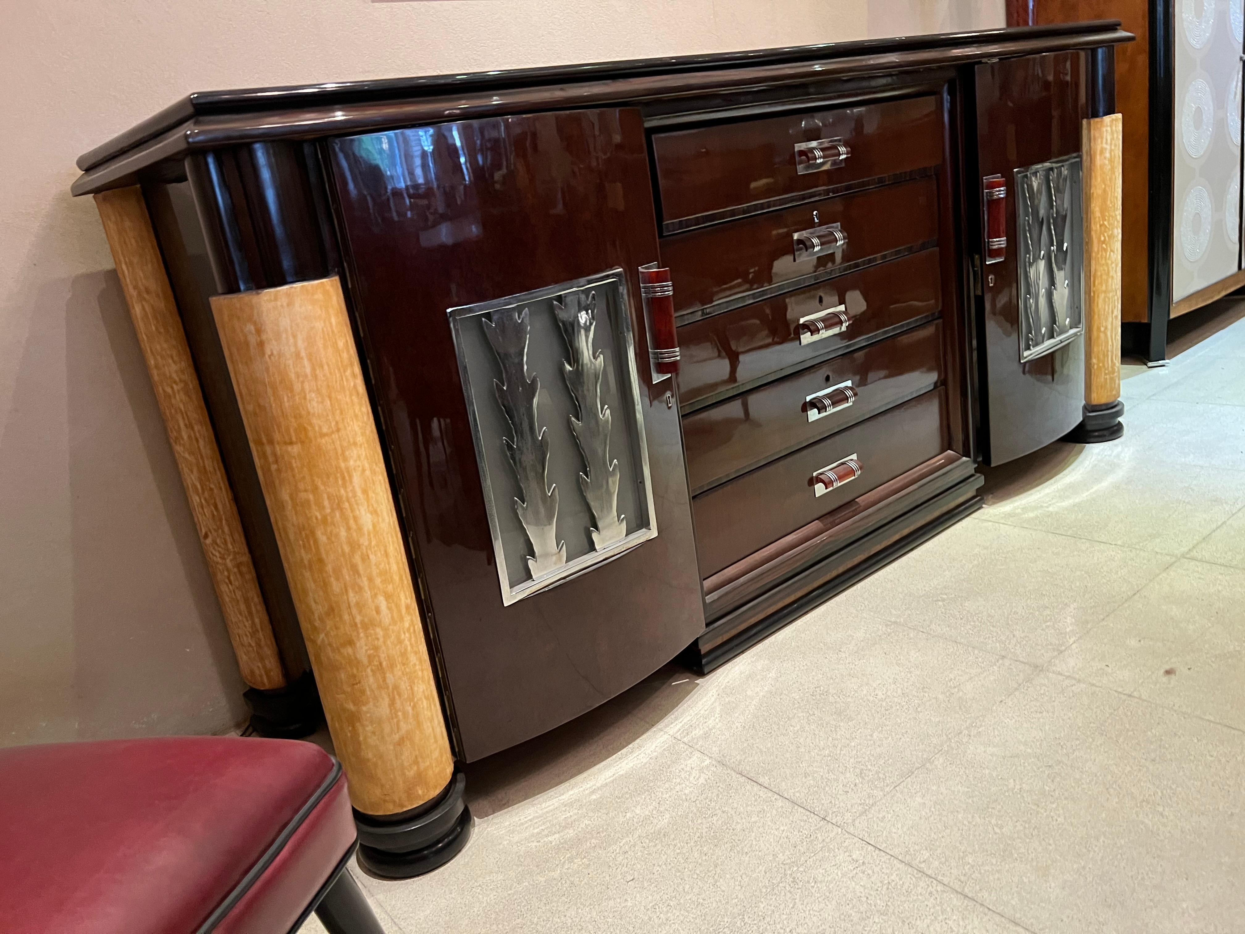 Buffet Art Déco avec tiroirs en bois, cuir parchemin et chrome bronze en vente 2
