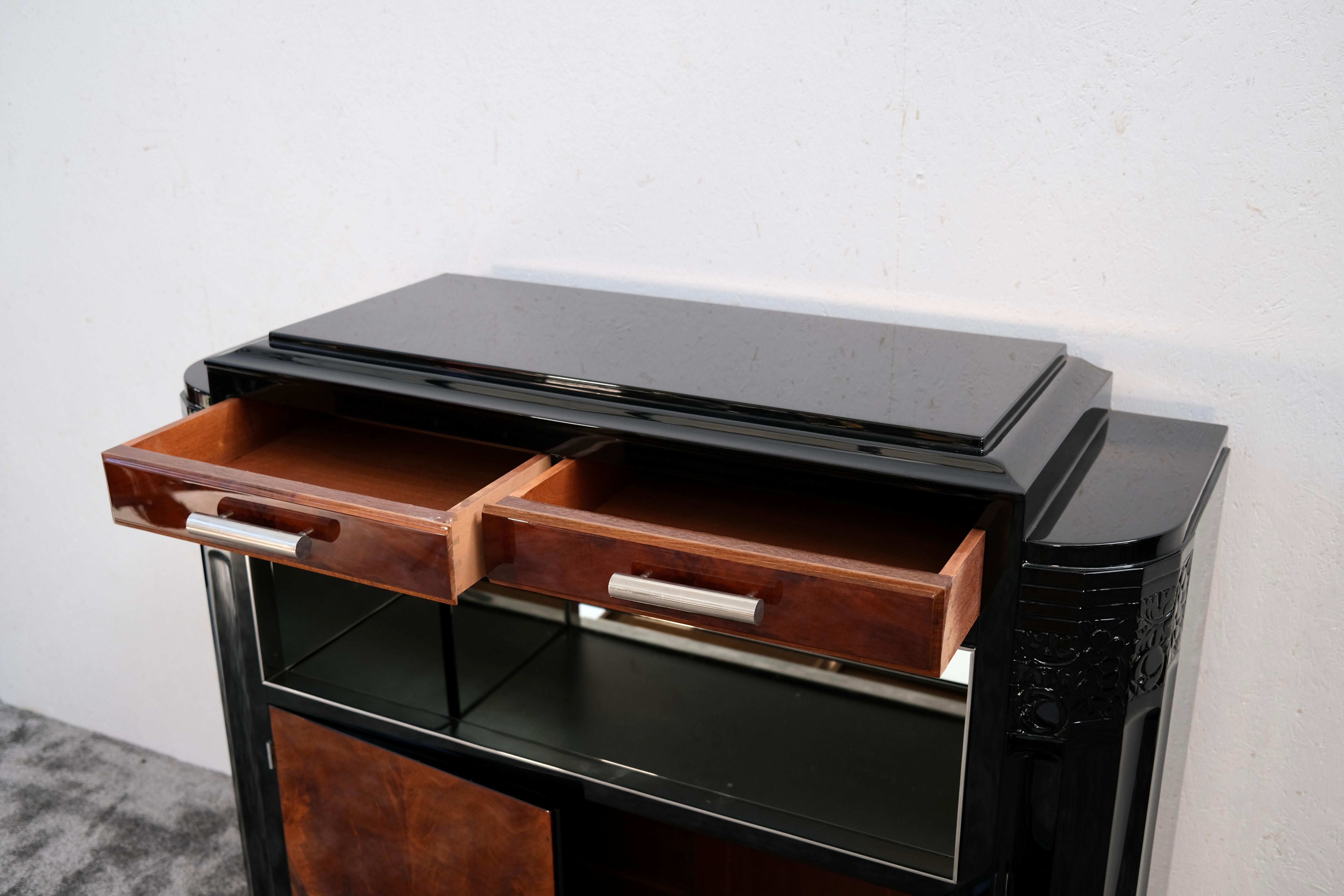 Art Deco Sideboard with Hidden Key in Nut Wood and Black Lacquer, France 1930s For Sale 9
