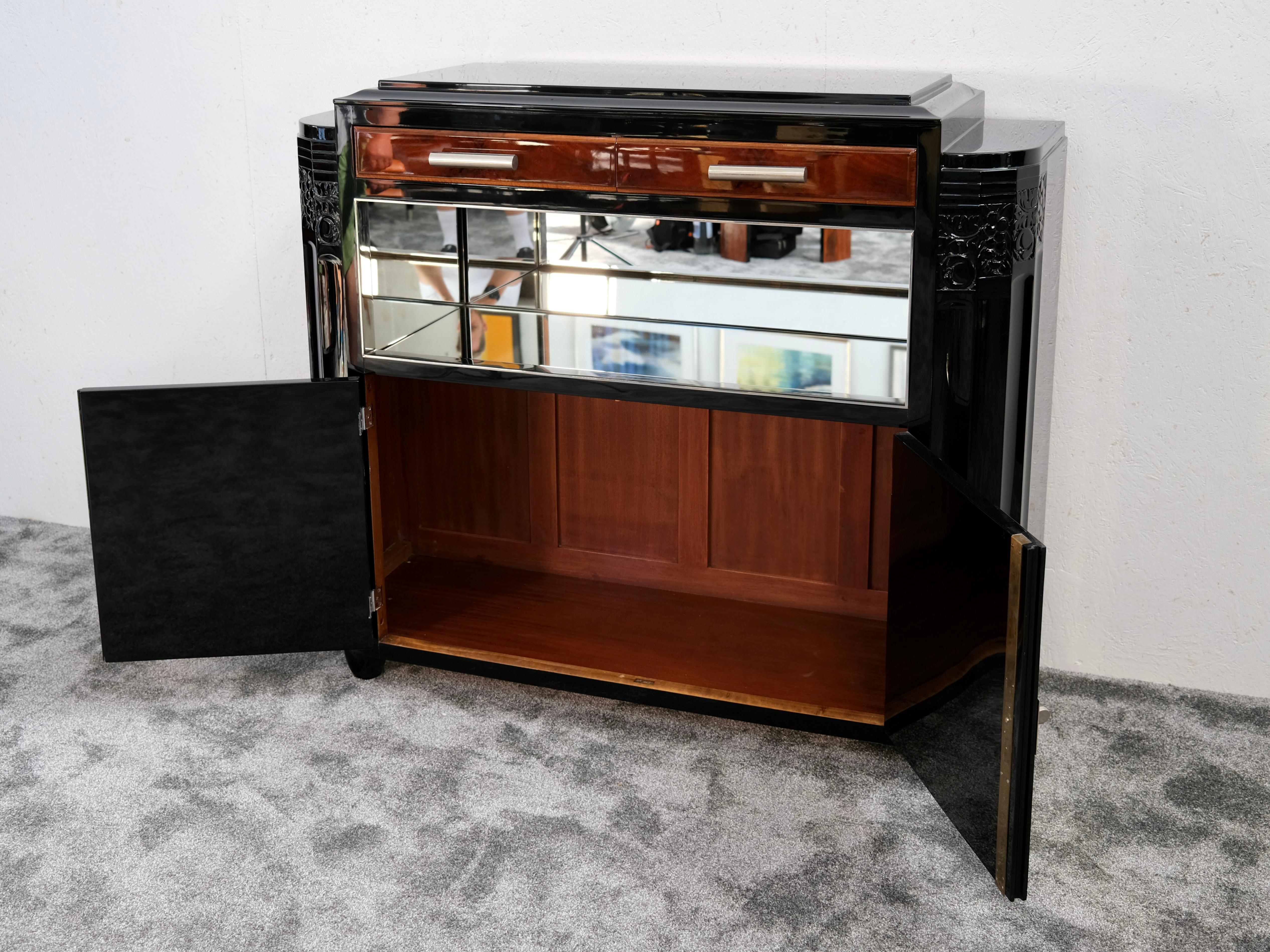 Art Deco Sideboard with Hidden Key in Nut Wood and Black Lacquer, France 1930s For Sale 10