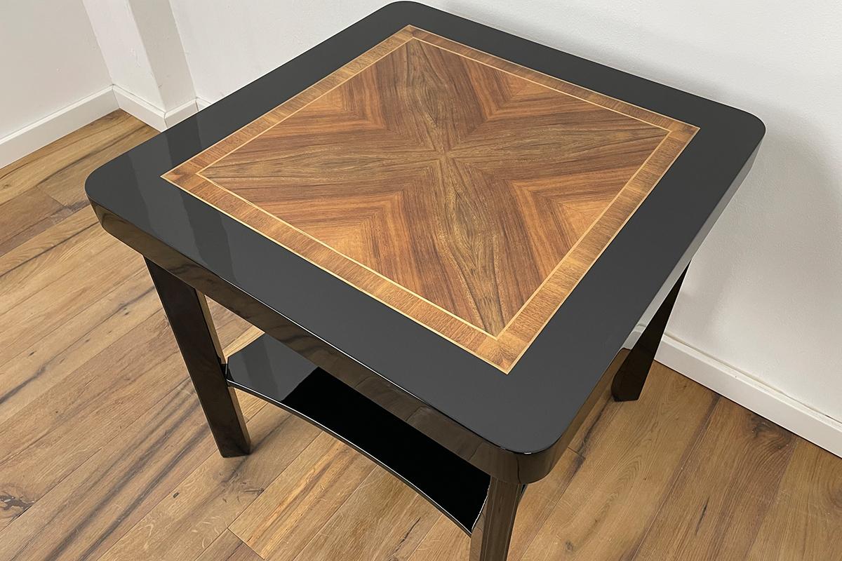The side table has a wonderful veneer pattern with diagonal walnut veneer and maple band inlays - beautiful work. The solid frame is lacquered with black piano lacquer and the entire table is polished to a high gloss. Perfectly restored - like new!.