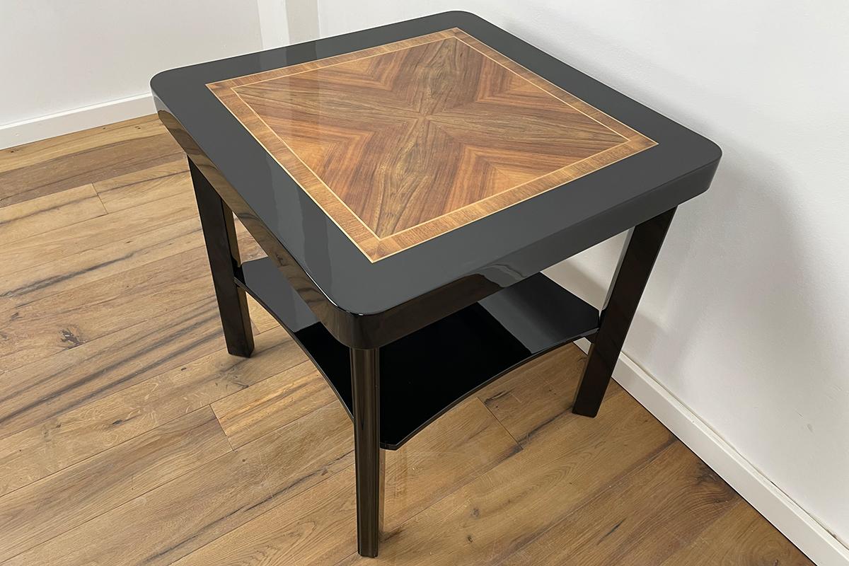 German Art Deco Sidetable with Walnut and Black Piano Lacquer For Sale