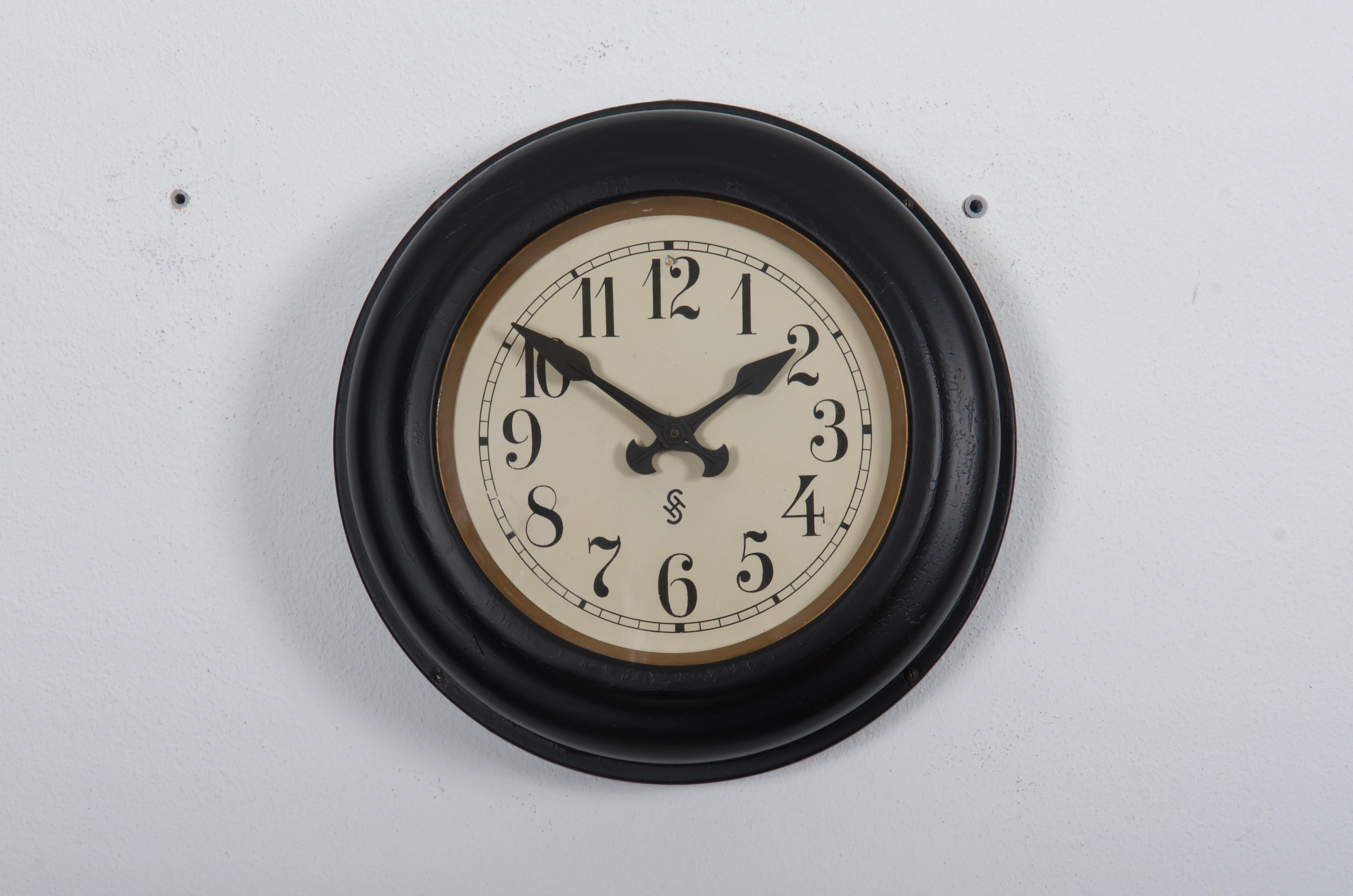 Art Deco Siemens Factory, Station or Workshop Wall Clock In Good Condition In Vienna, AT