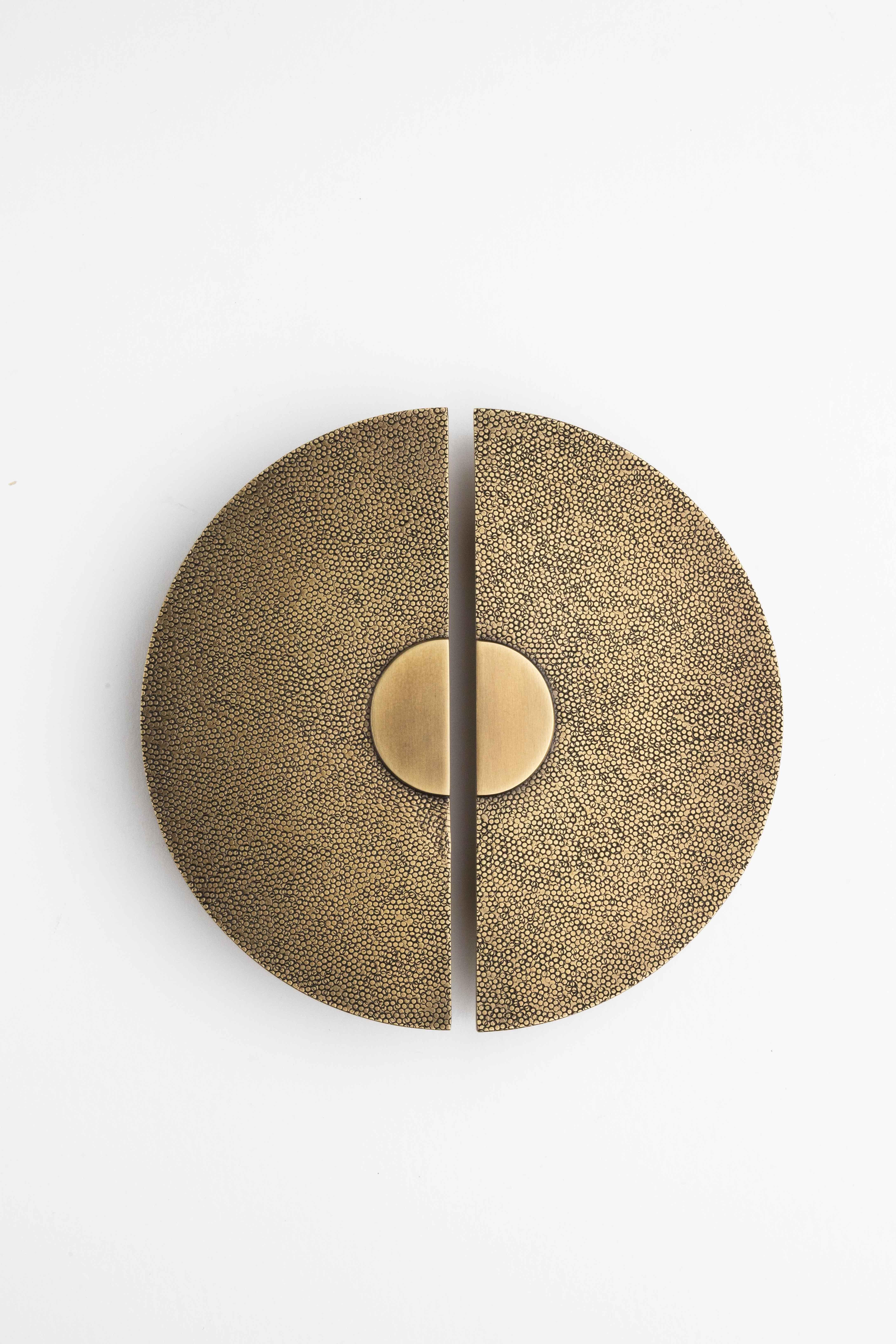 Signature Art Déco - tirette de tiroir en laiton martelé or vieilli ø 20 cm en vente 2