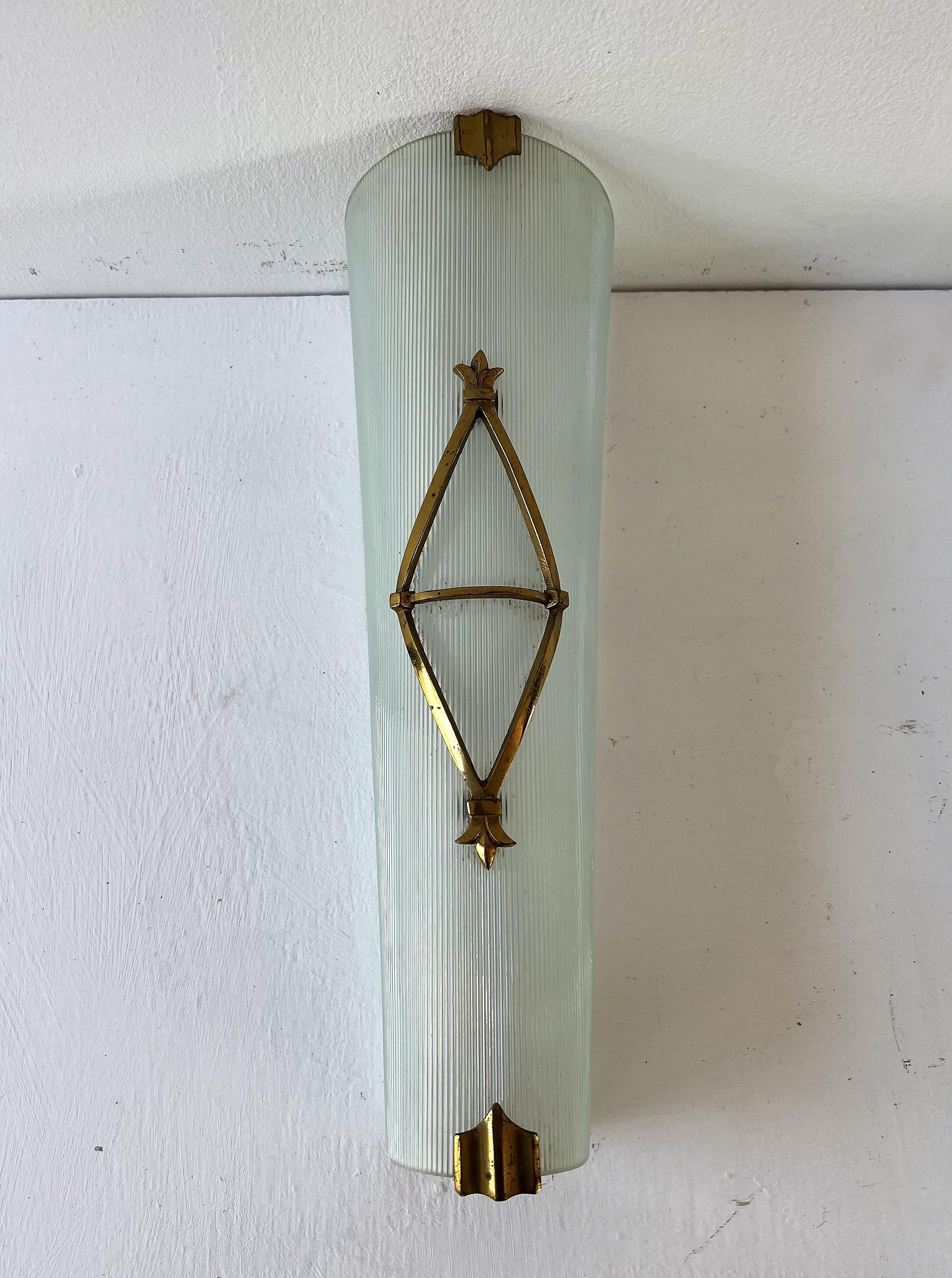 Art Deco Signed Bronze and Glass Sconce by Petitot, France, circa 1940 In Good Condition For Sale In Merida, Yucatan