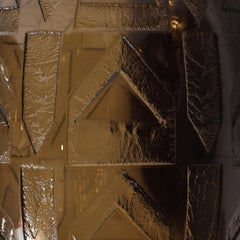 Vase Art déco en verre fumé gravé à l'acide, signé Daum, avec motif géométrique