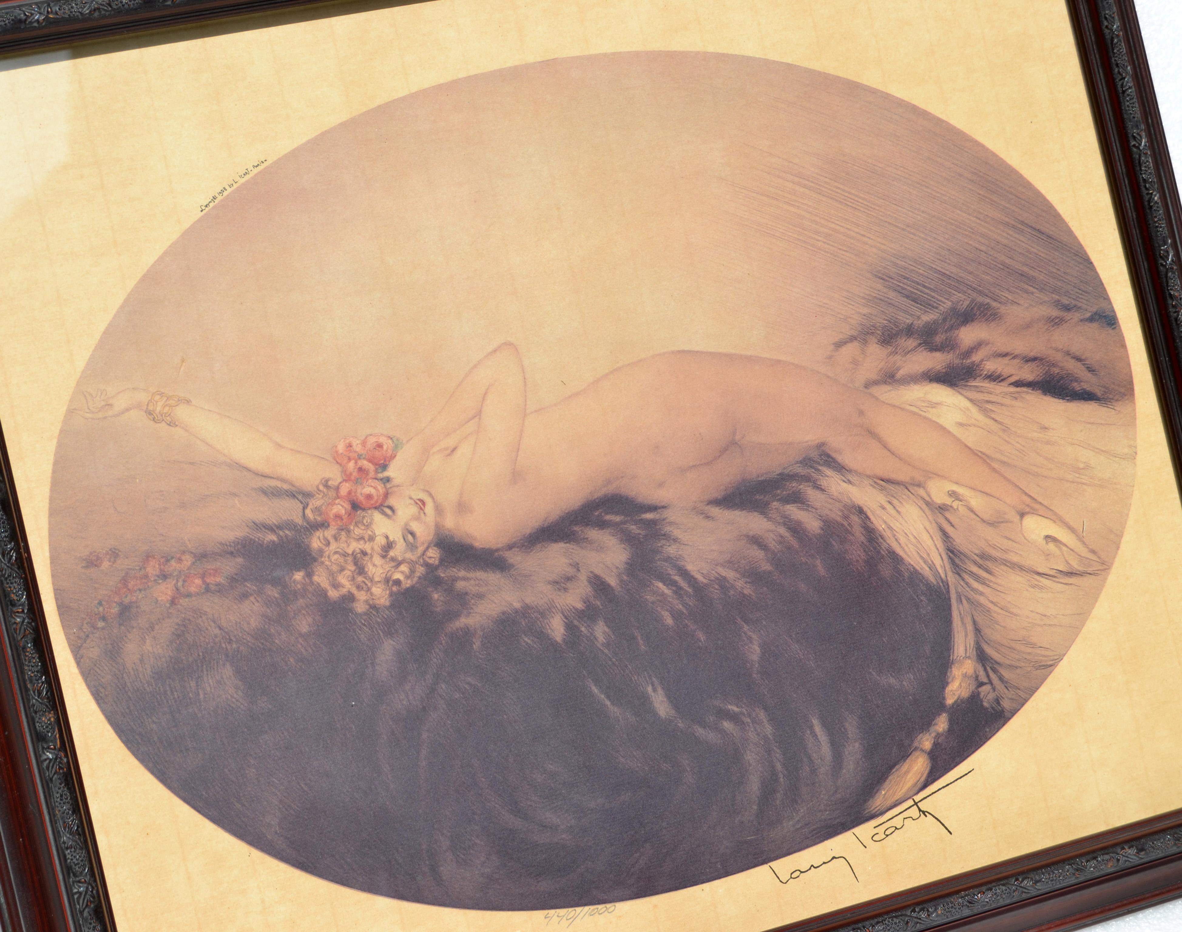 Français Lithographie encadrée Art Déco signée Louis Icart Paris, gravure d'une femme nue au repos  en vente