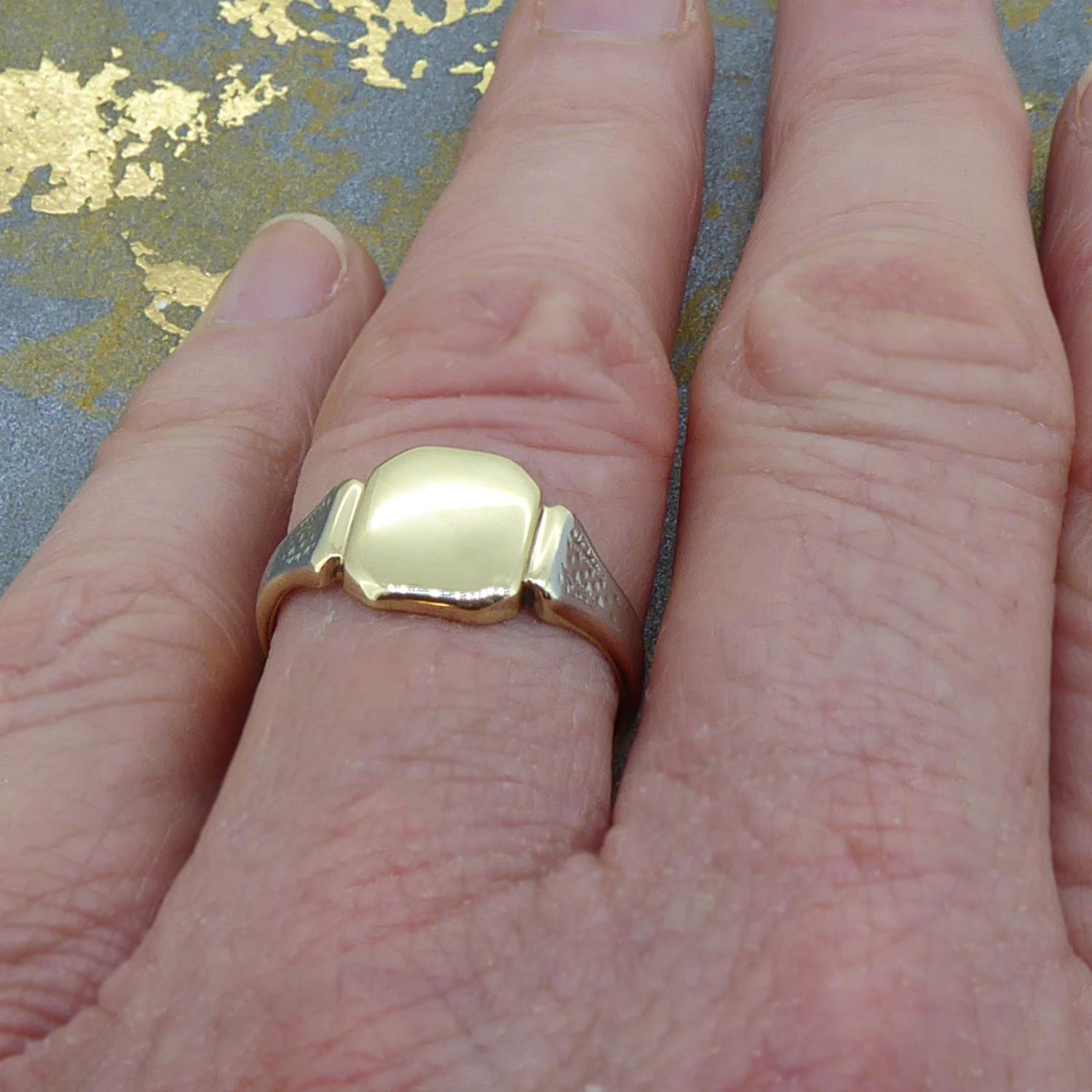 Women's or Men's Art Deco Signet Ring in Yellow Gold and White Gold, Hallmarked Chester, 1928