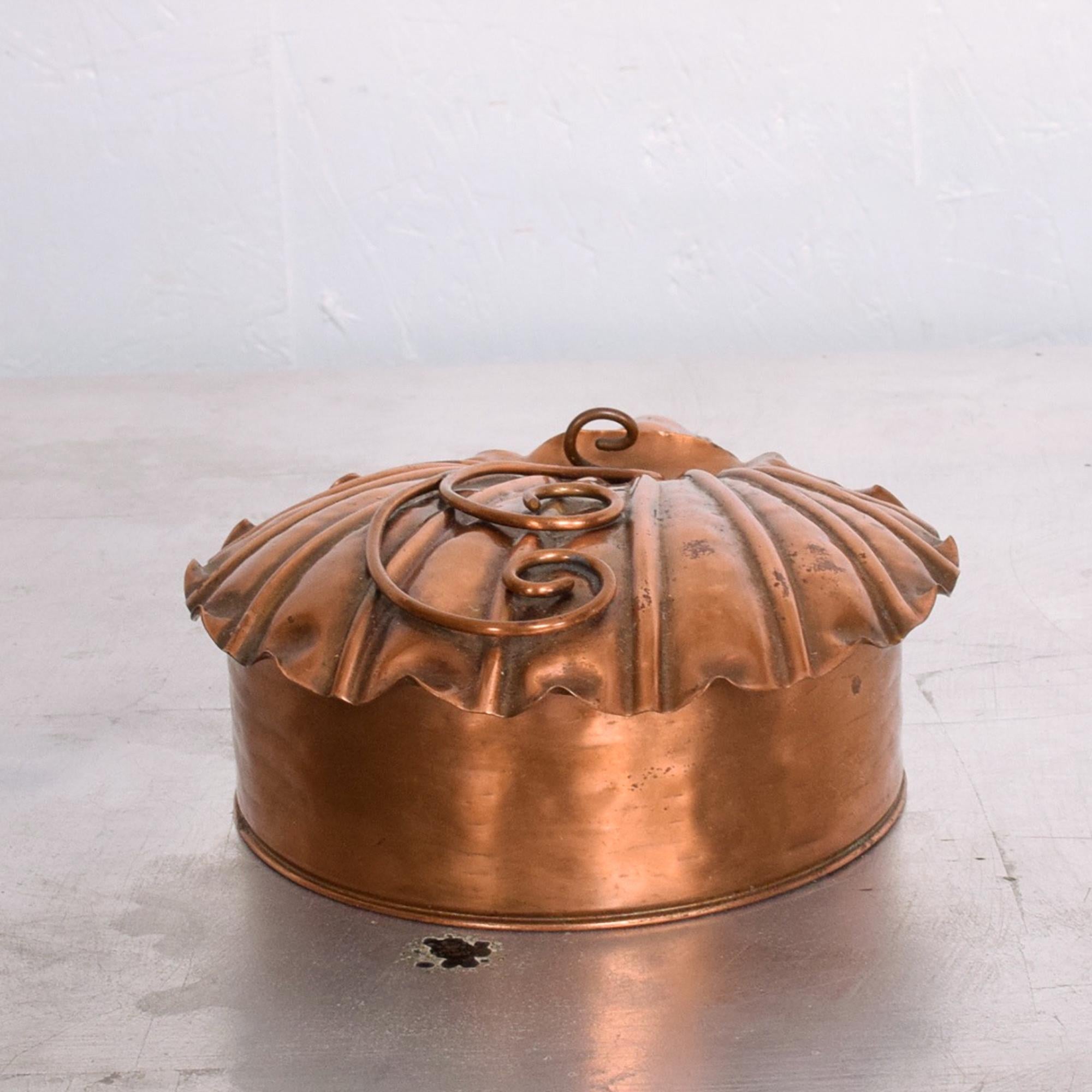 American  1960s Silent Butler Flip-Top Crumb Catcher in Gregorian Solid Copper Art Deco