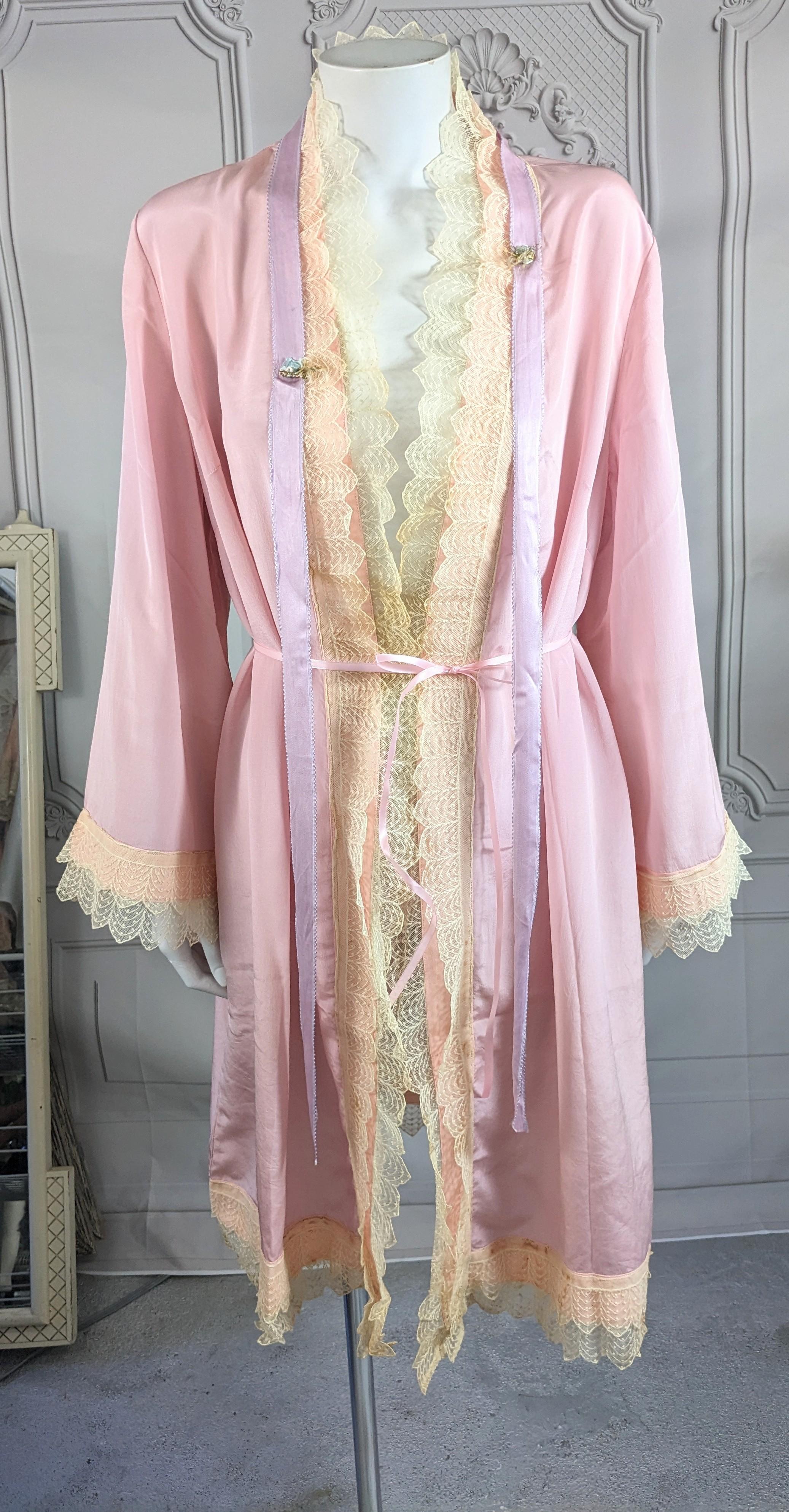 Art Deco Silk Crepe Lace Trimmed Dressing Robe In Good Condition For Sale In New York, NY