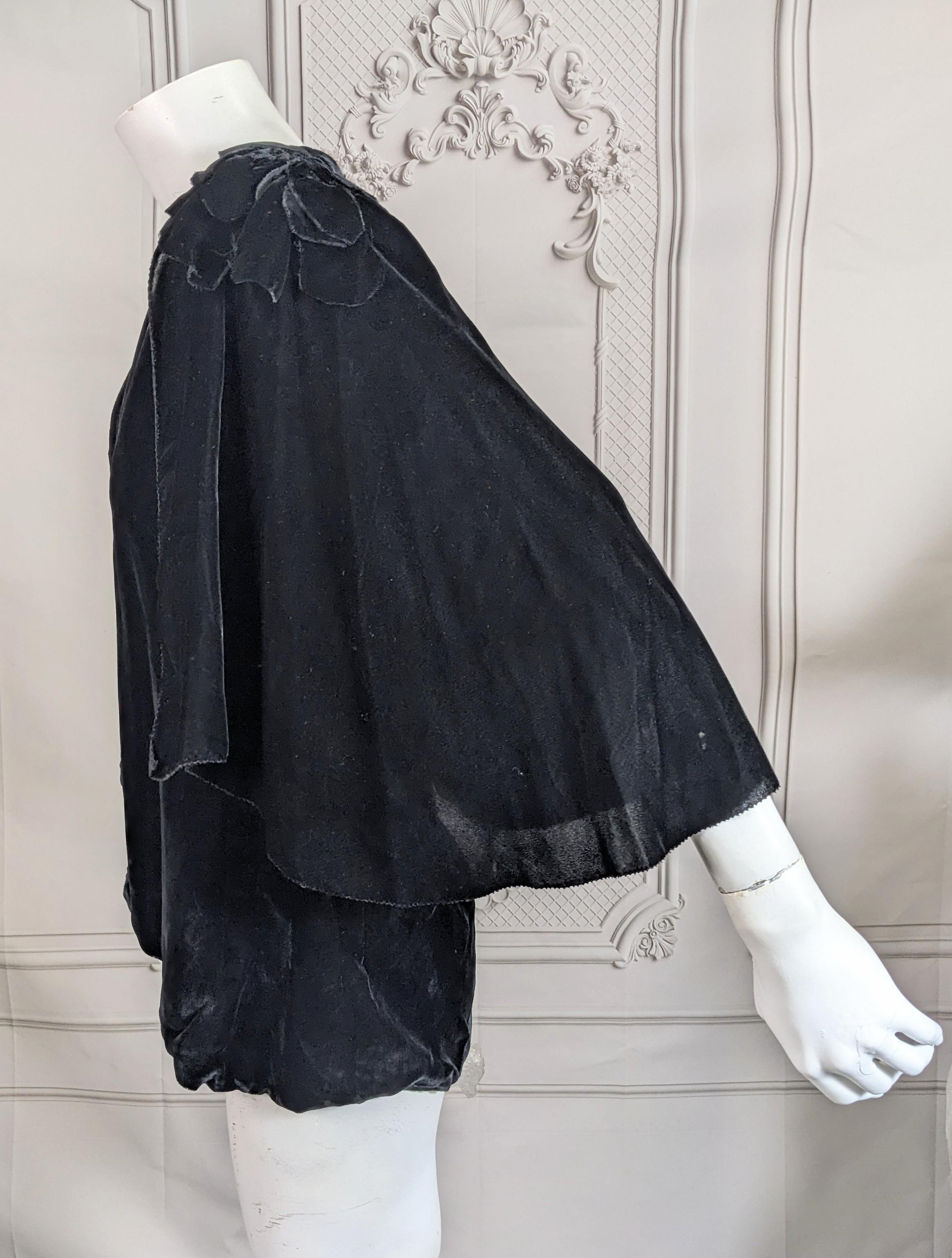 Art Deco Silk Velvet Capelet In Good Condition For Sale In New York, NY