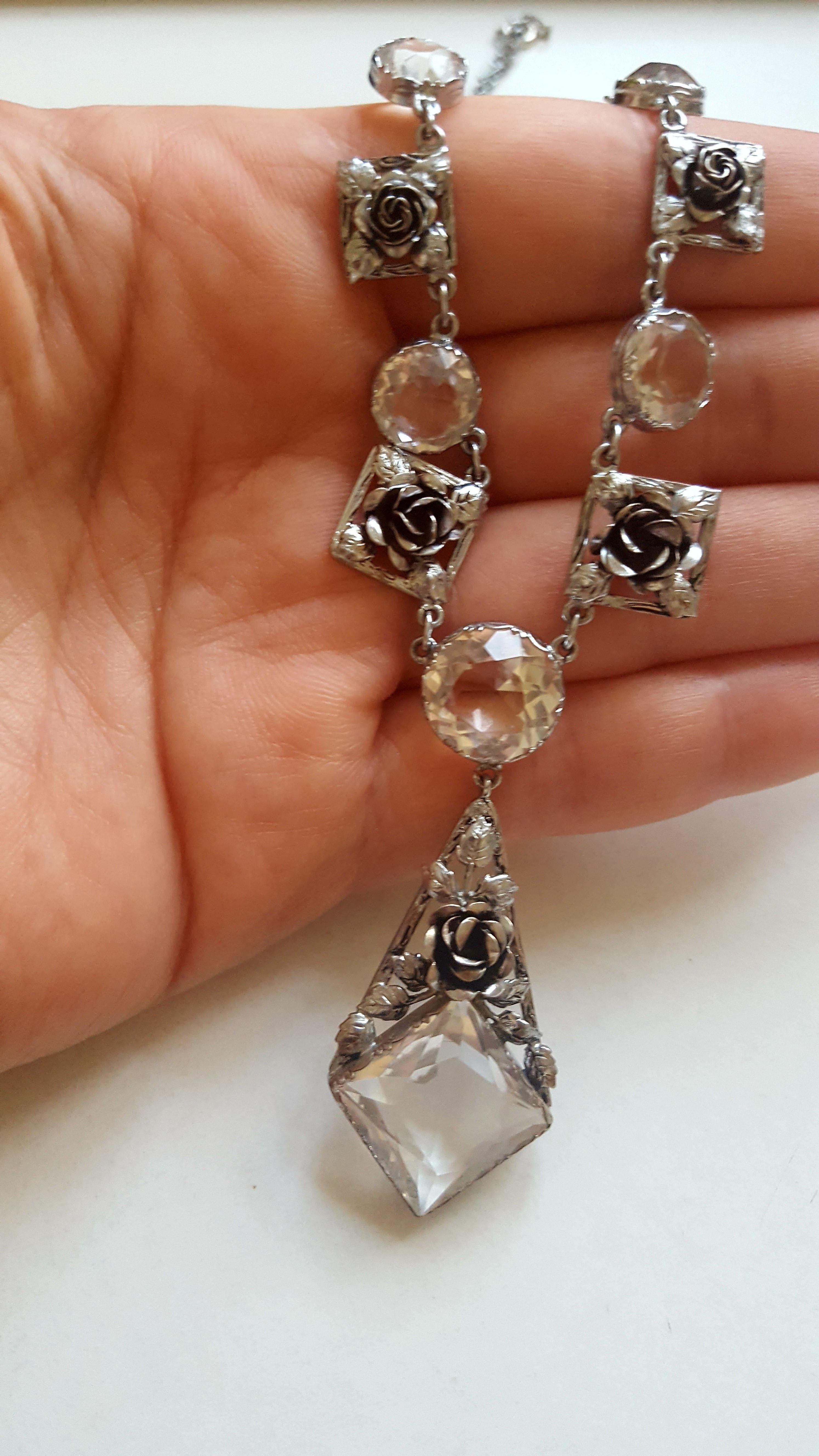 Art Deco Silver and Crystal Roses Necklace In Excellent Condition For Sale In Boston, Lincolnshire