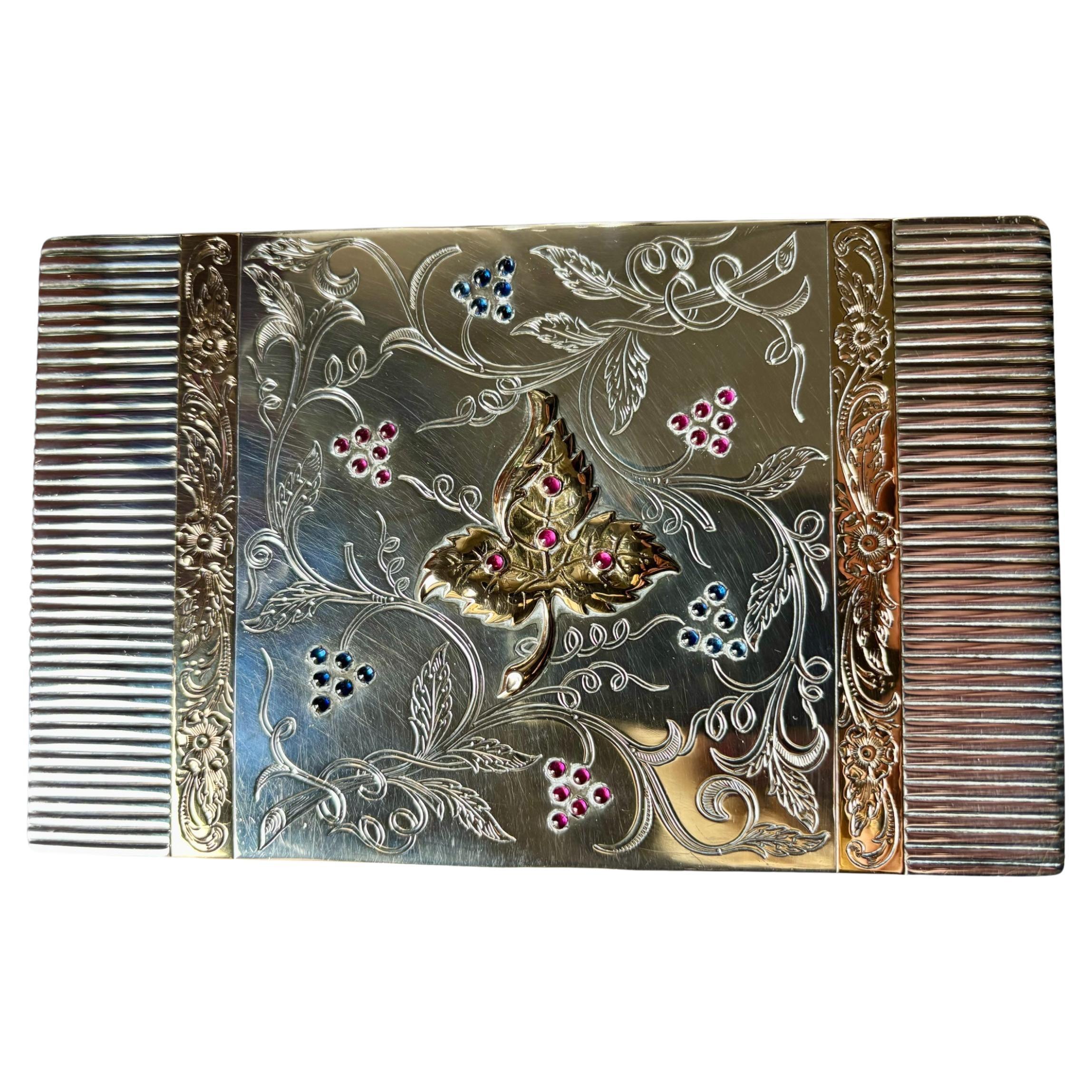 Minaudière Art Decó de plata y oro engastada. Ca 1930