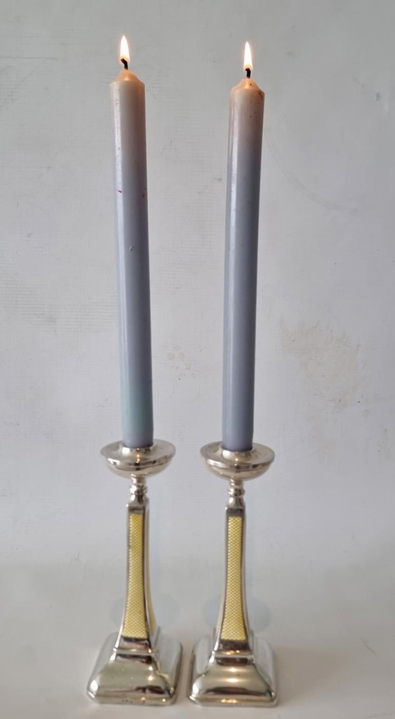 Argento Candelieri Art Deco in argento e smalto giallo guilloché imperiale in vendita