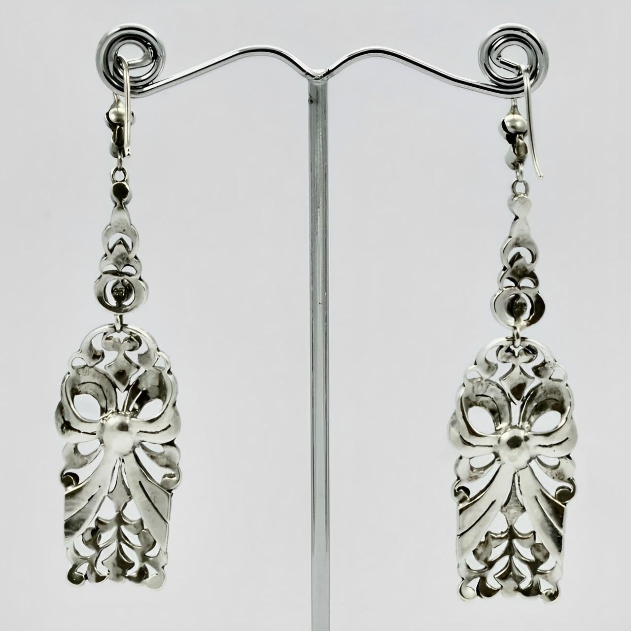 Art Deco Silver and Marcasite Earrings set with Mabe Cultured Pearls circa 1920s For Sale 1