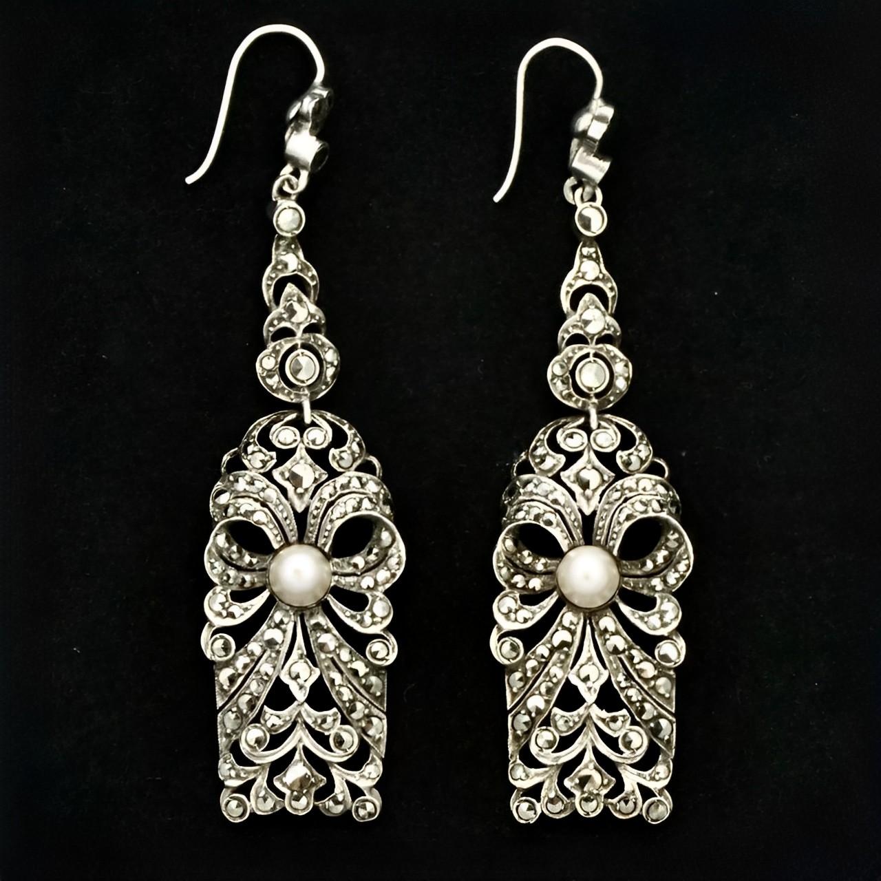 Art Deco Silver and Marcasite Earrings set with Mabe Cultured Pearls circa 1920s For Sale 2