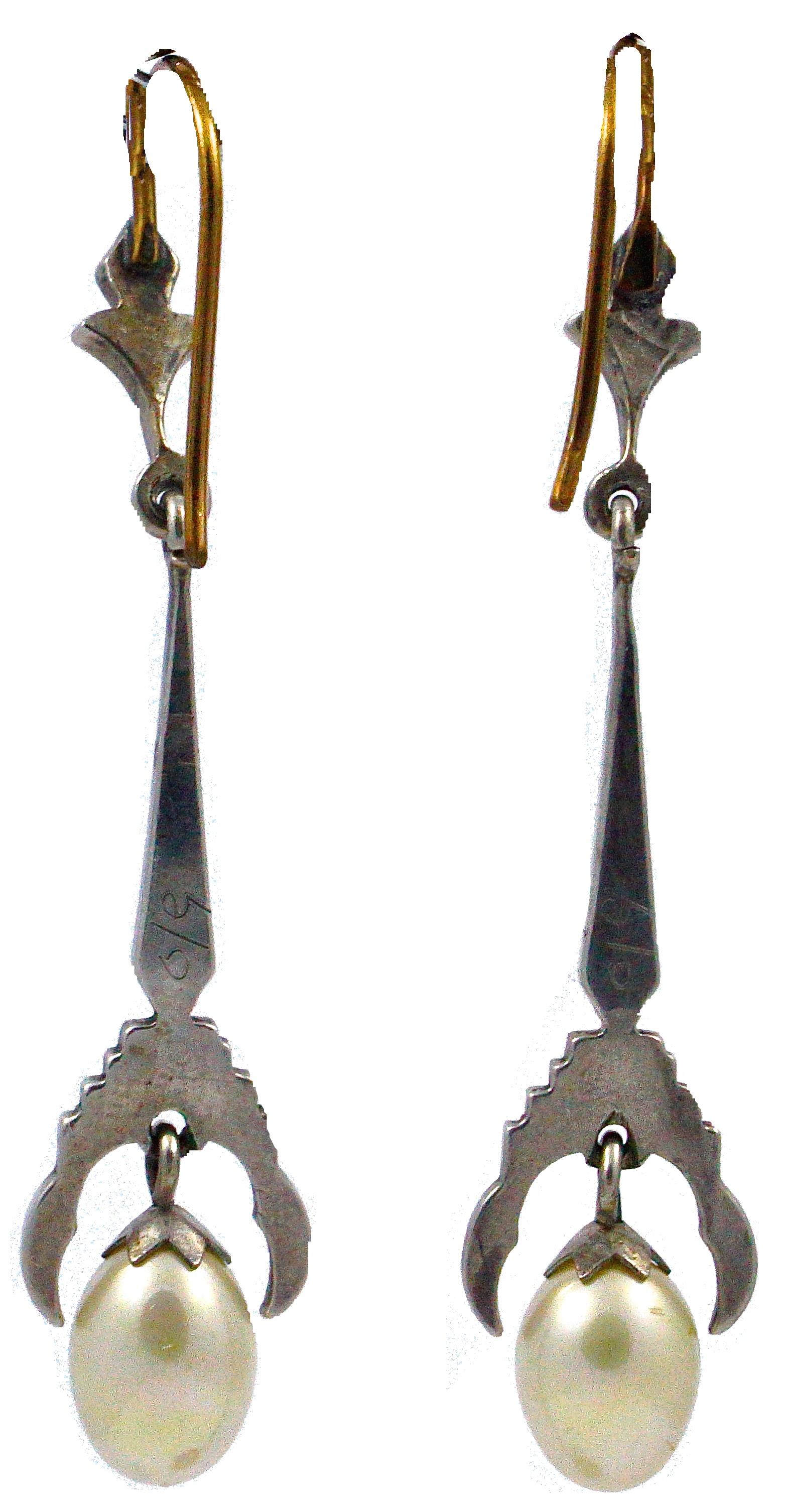 Art déco-Ohrringe aus Silber und Marcasite mit cremefarbenen Kunstperlentropfen im Art déco-Stil für Damen oder Herren im Angebot
