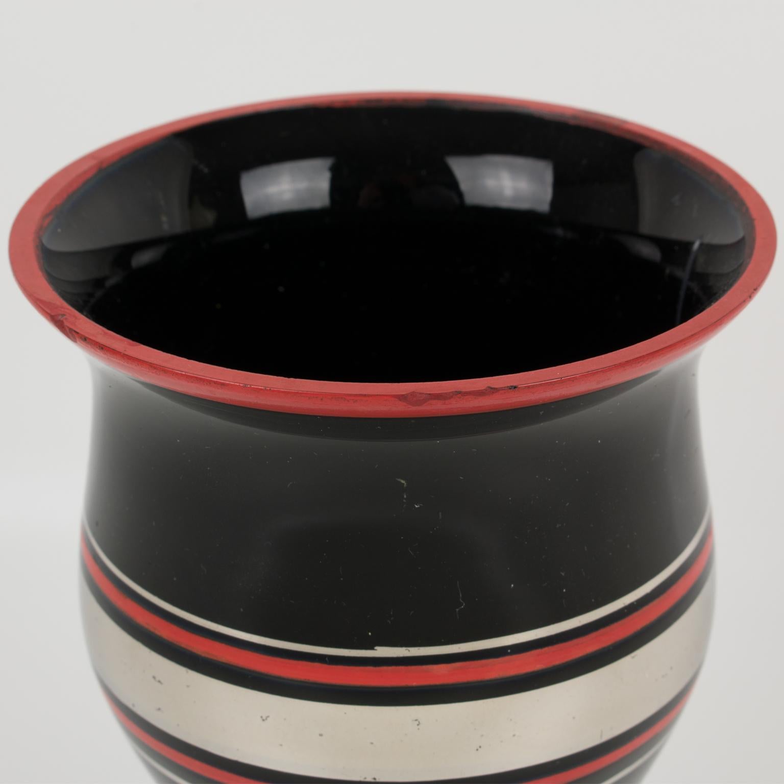 Vetro Vaso in vetro nero con sovrapposizione rossa e argento Art Déco, Francia, anni '30 in vendita