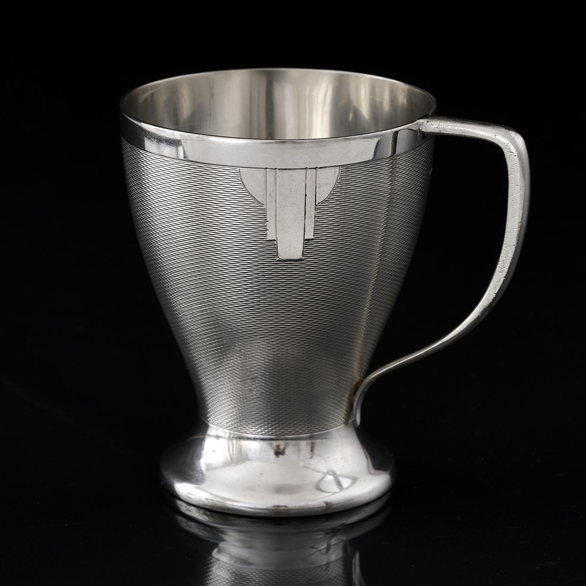 British Art Deco silver child's cup For Sale