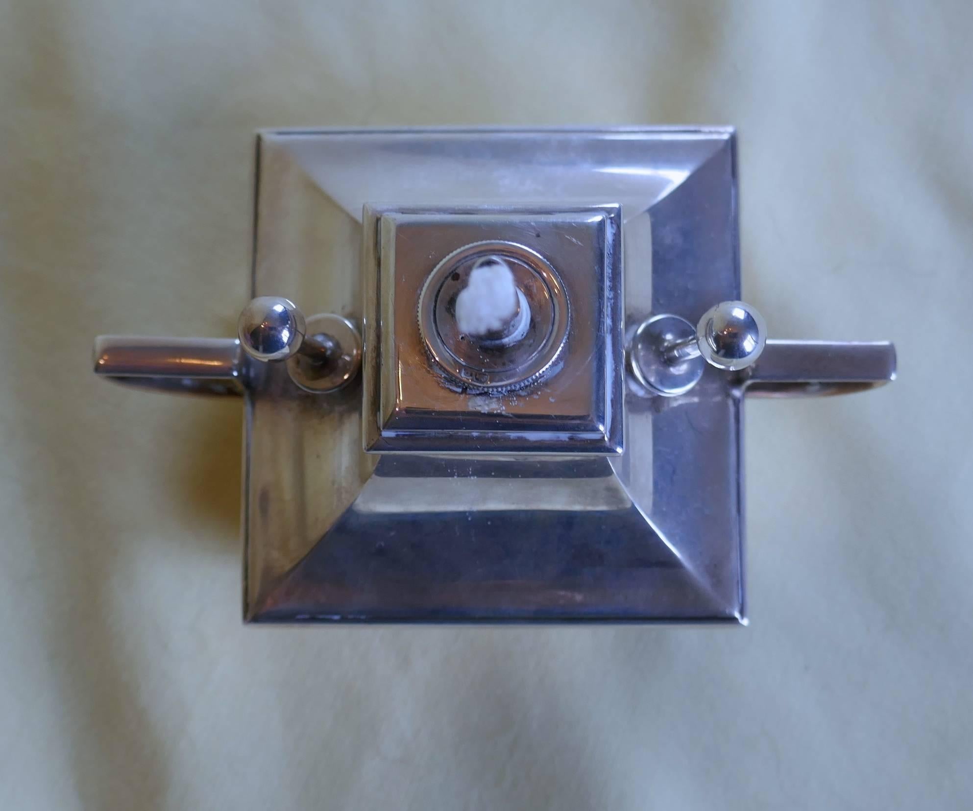 Art Deco silver cigar table lighter

A very stylish design to grace the dining table at the end of a meal, this rectangular shaped lighter comes complete with its two wading holders and is in good condition

CE138
Maker Hukin &