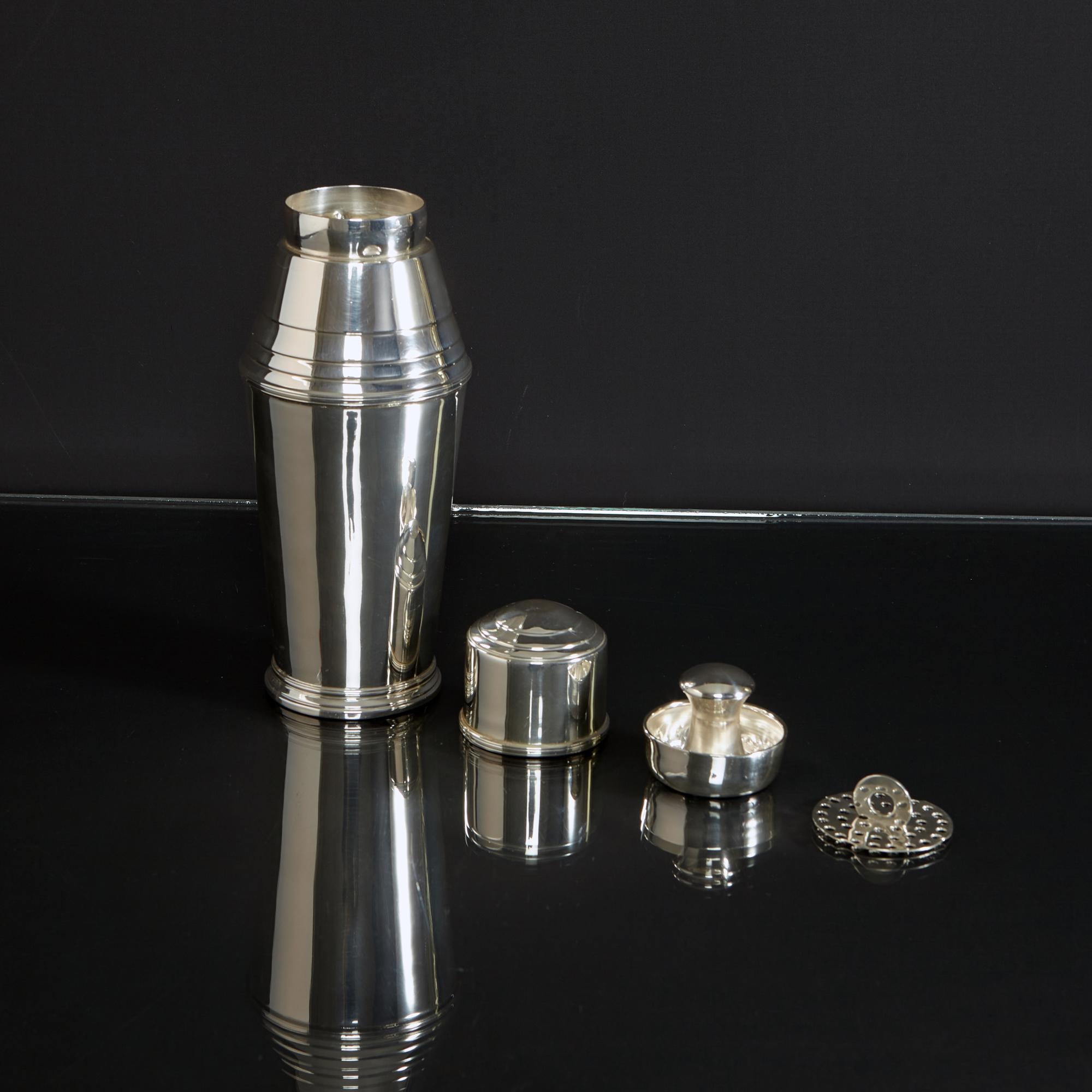 Art Deco Silver Cocktail Shaker For Sale 1