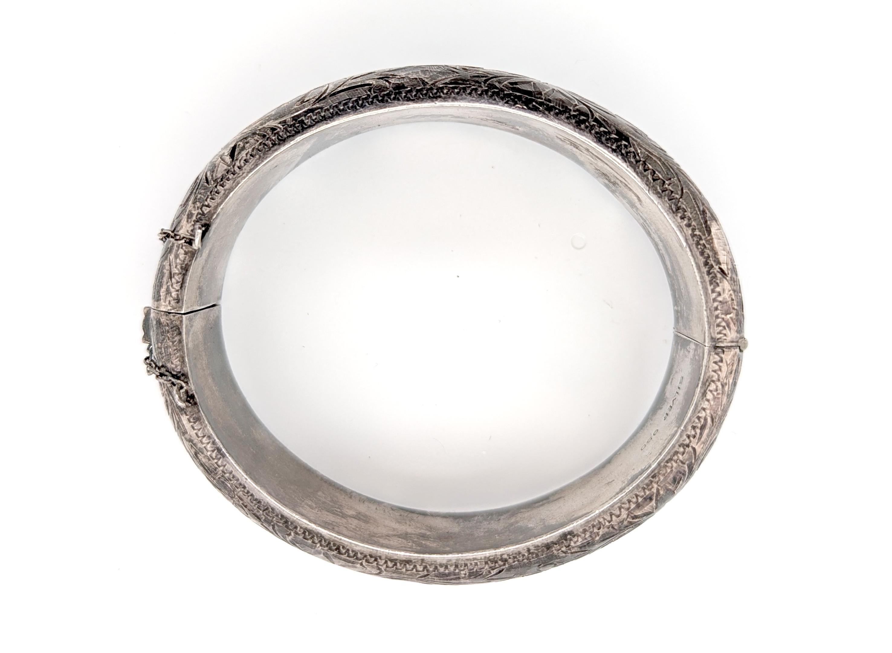 Bracciale d'argento Art Deco 950 Argento Antico Vintage Originale 1930



Bracciale in argento vintage autentico

Incisione a mano dappertutto

La catena di sicurezza mantiene il braccialetto sicuro e protetto

950 Silver 

Circa anni '30

L'epoca