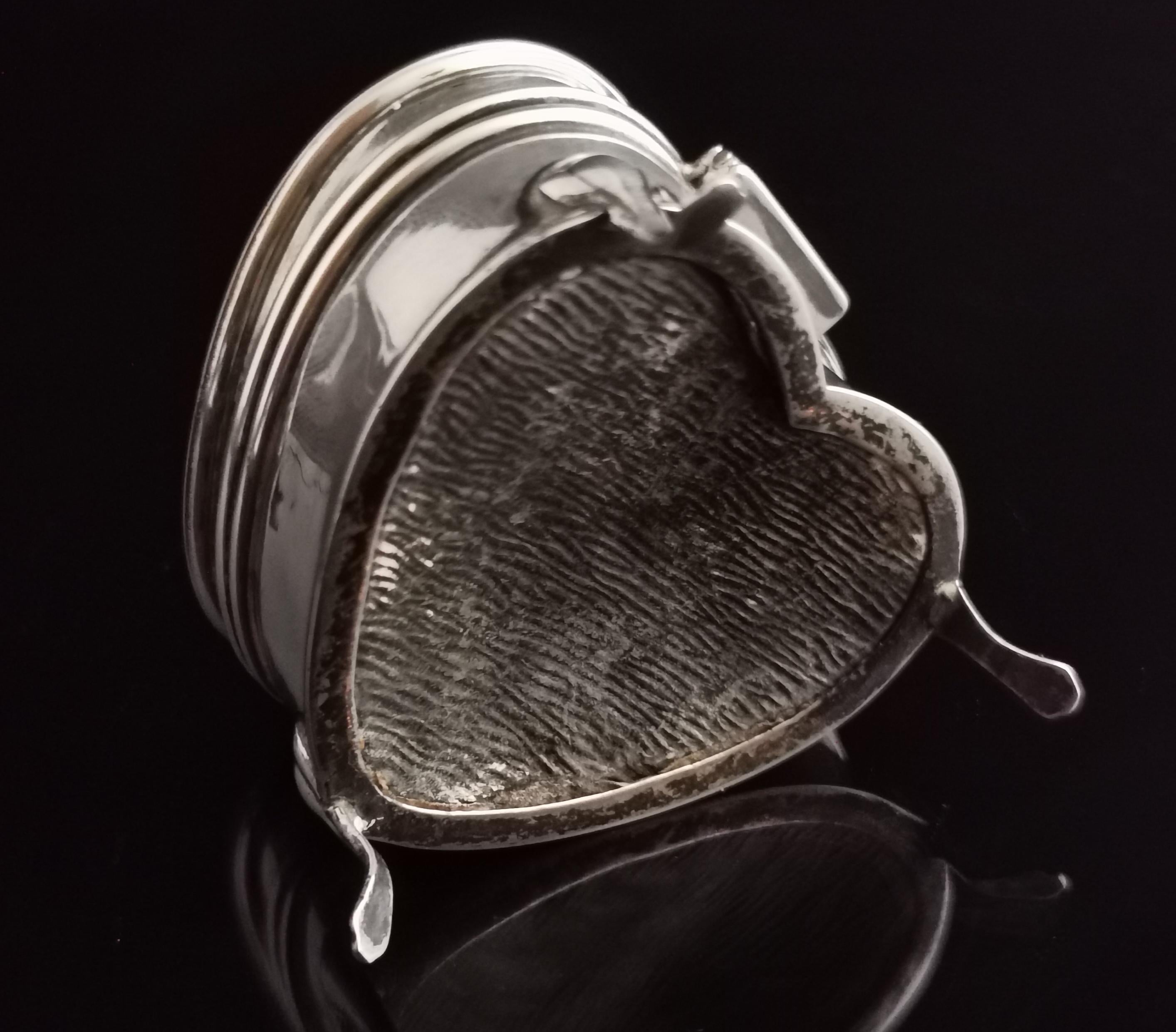 Art Deco Silver Heart Shaped Jewelry Box 4