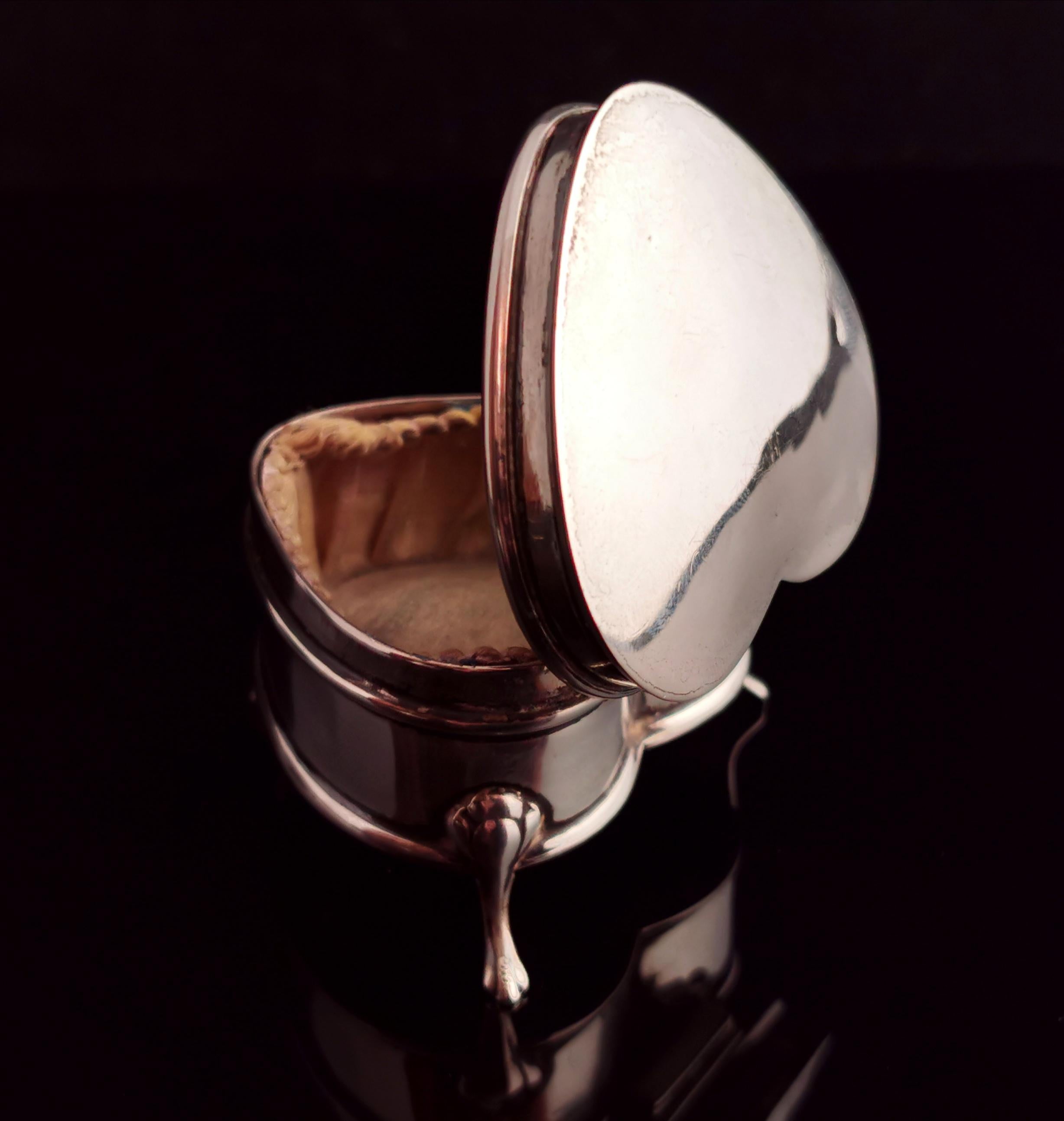 Art Deco Silver Heart Shaped Jewelry Box In Fair Condition In NEWARK, GB