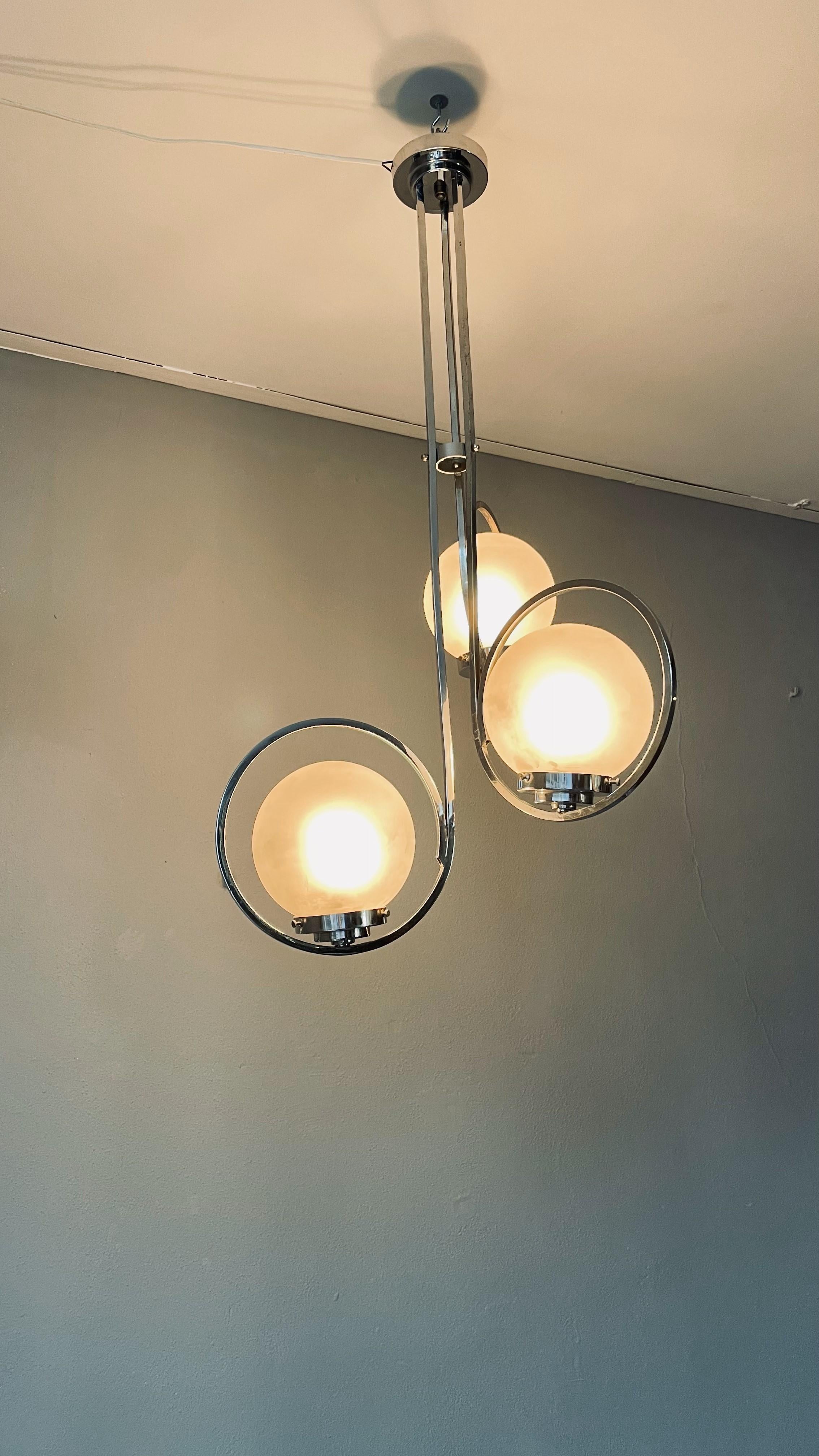 Art Deco Silver Lamp with Three Sphere Shades For Sale 5