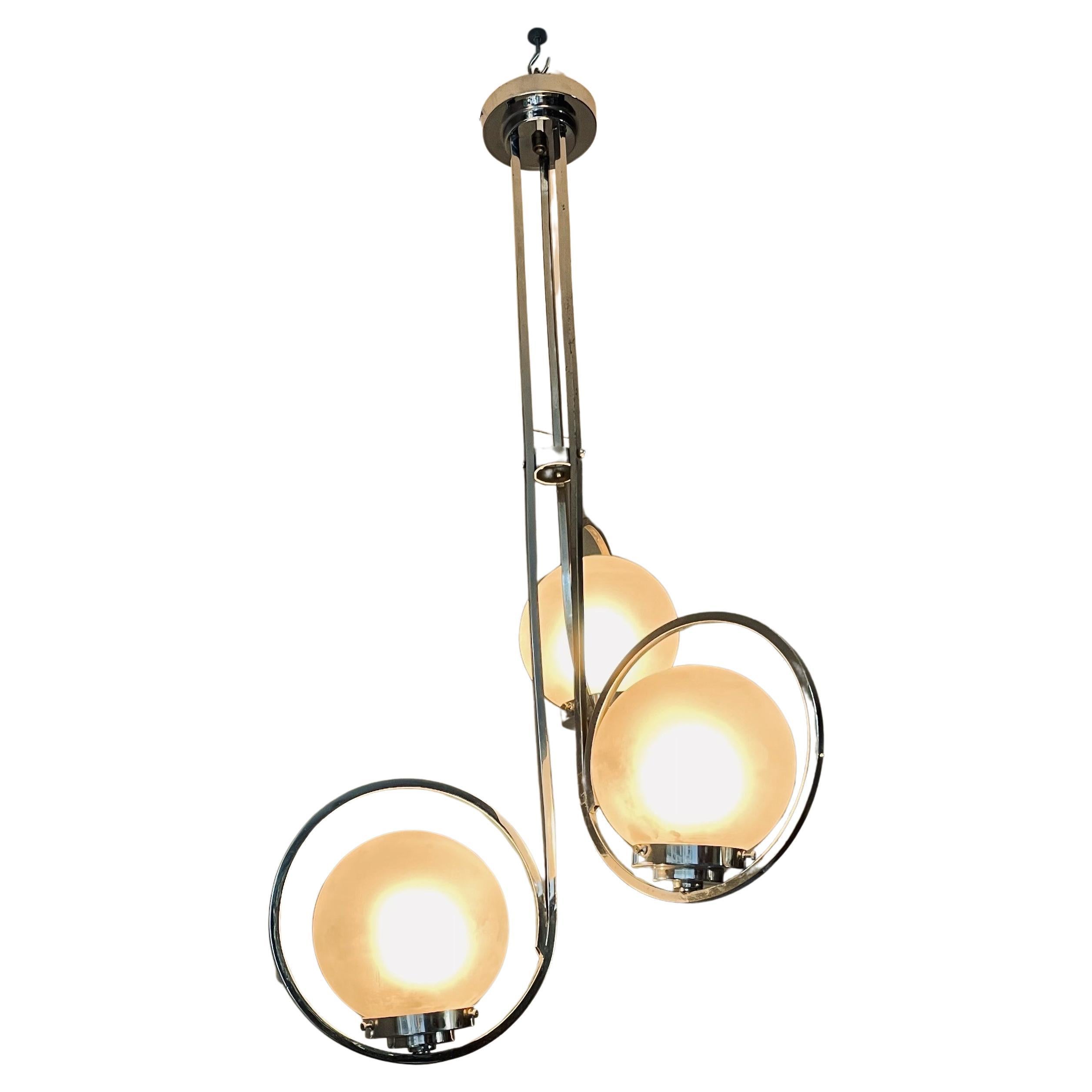 Lampada Art Deco in argento con tre paralumi a sfera