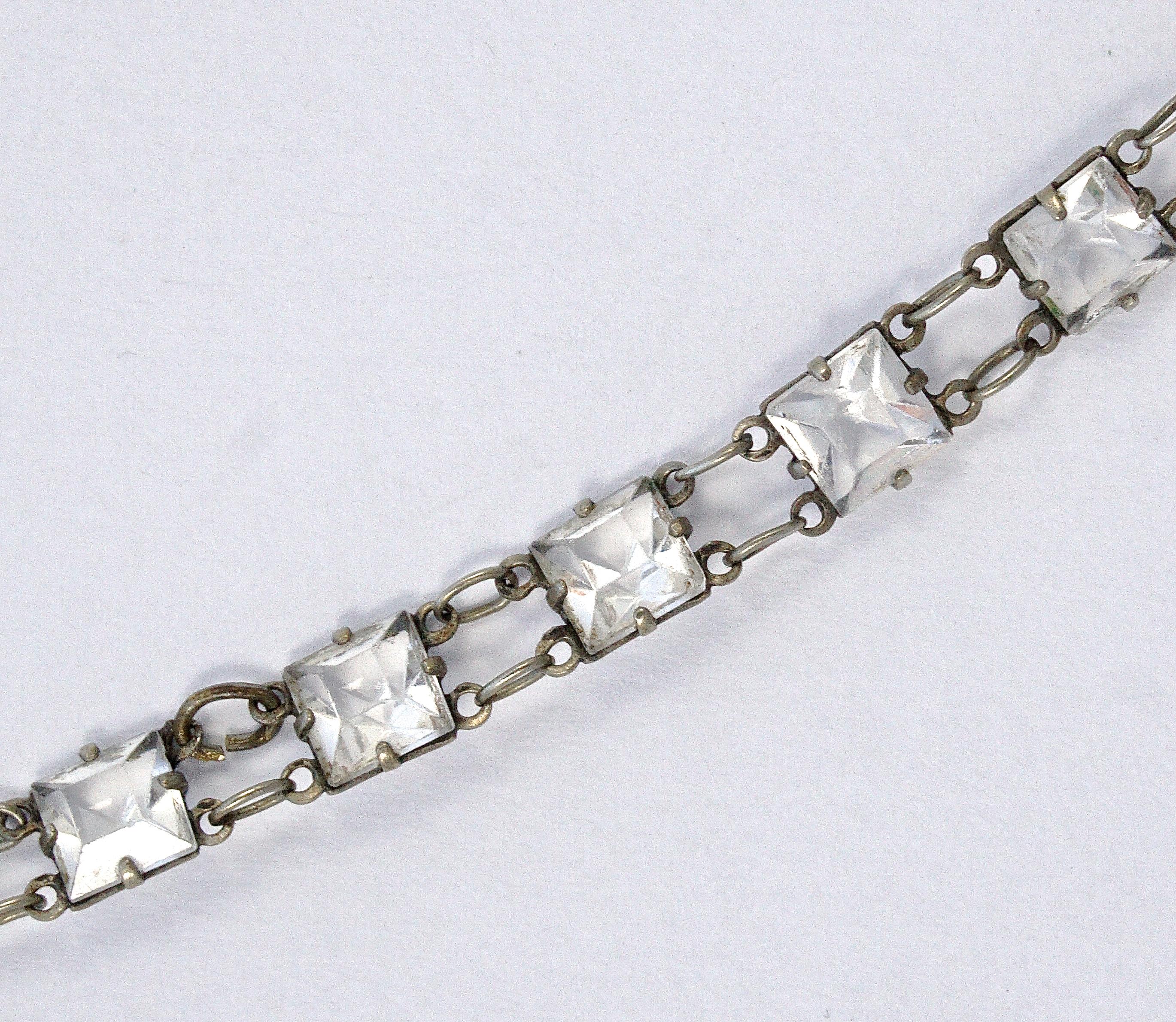 Art Deco  Silver Tone Link Chain Necklace Square Glass Crystals Teardrop Pendant For Sale 1