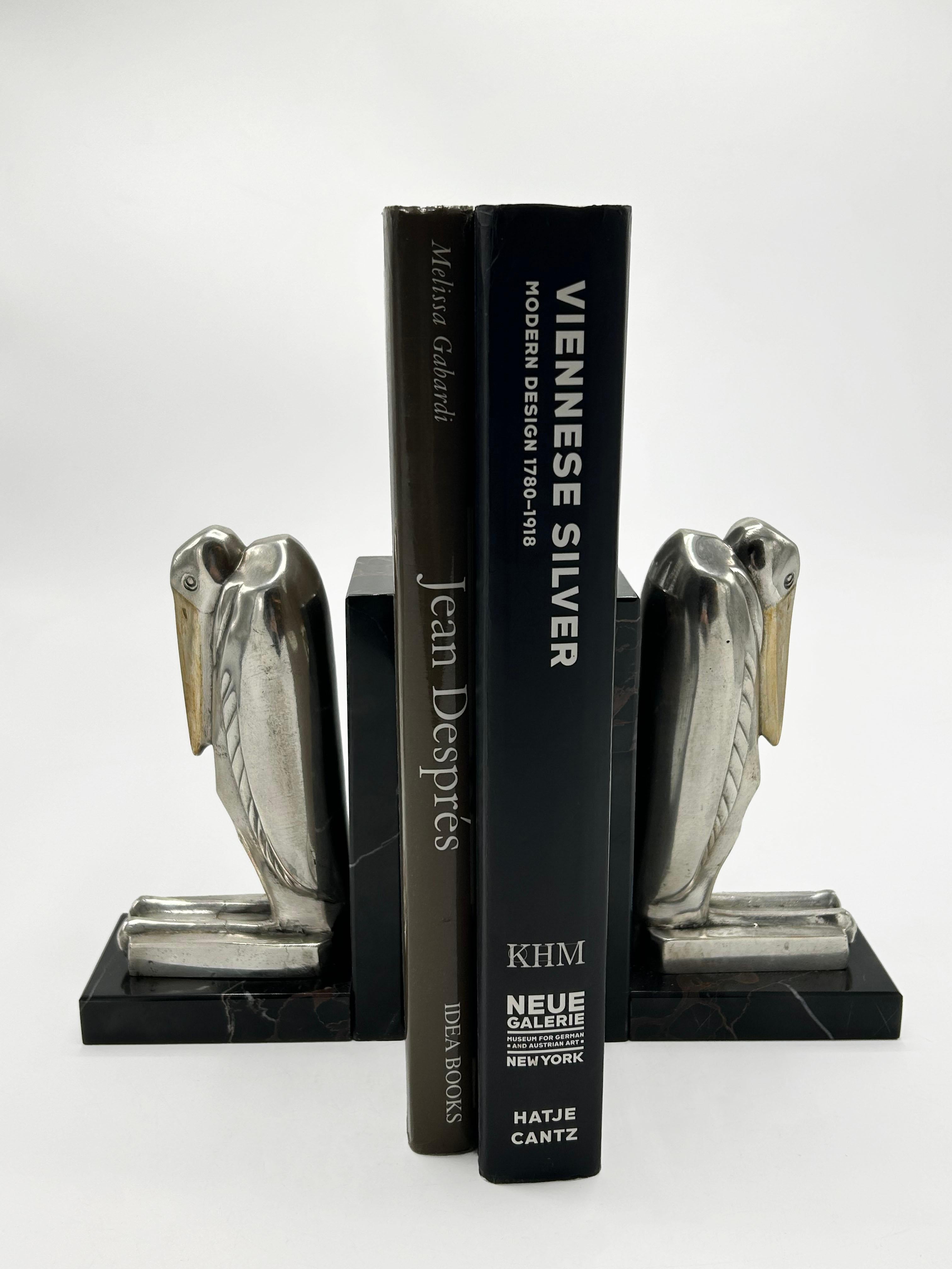 Sujetalibros de metal marabú plateado Art Déco Francés en venta