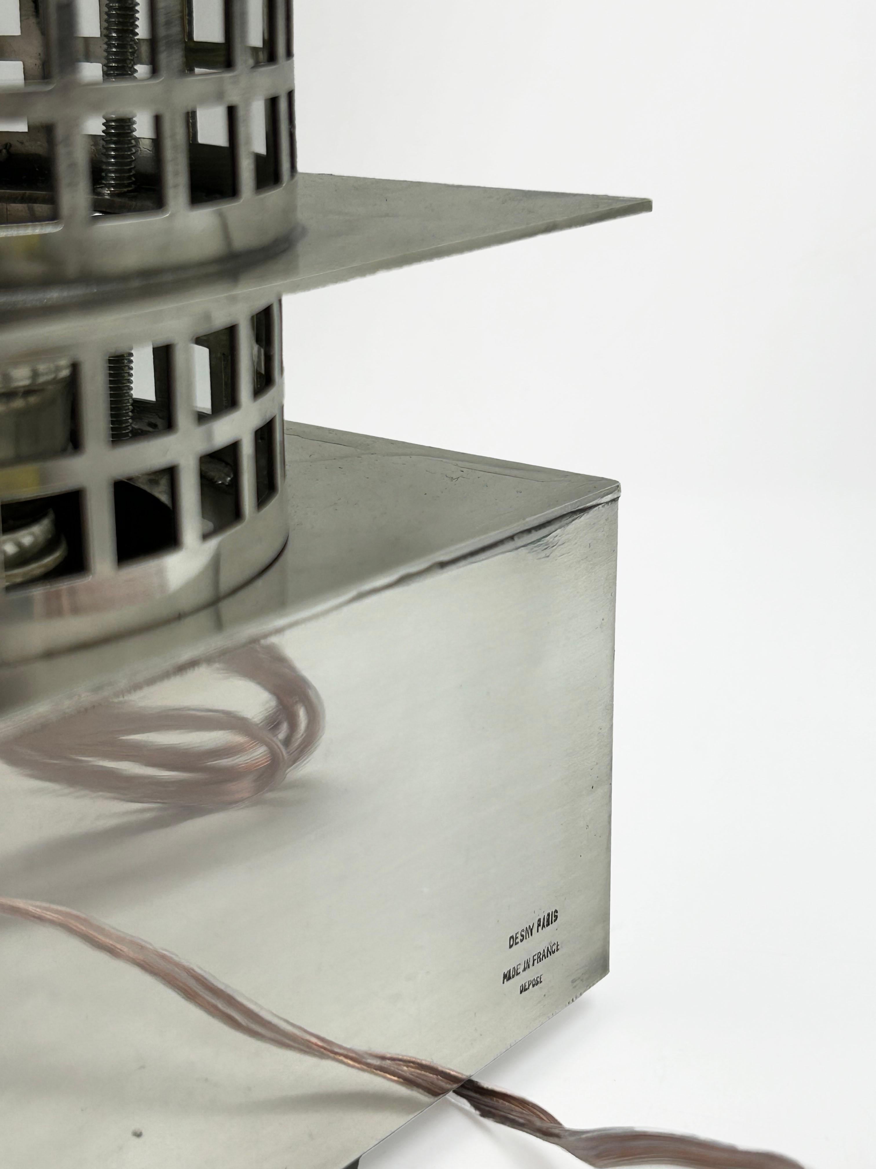 Francese Lampada Art Deco in metallo argentato della Maison Desny in vendita