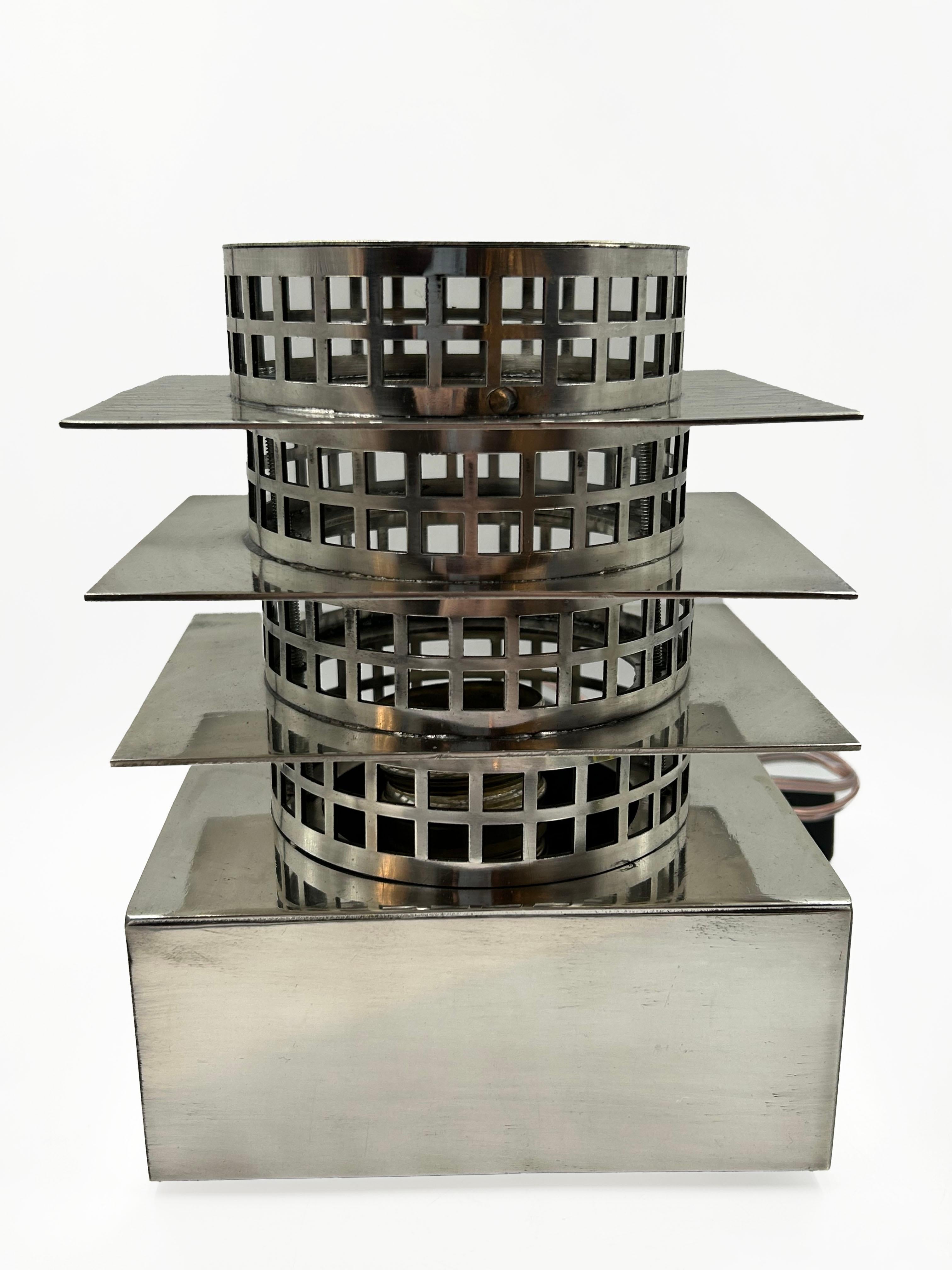 XIX secolo Lampada Art Deco in metallo argentato della Maison Desny in vendita