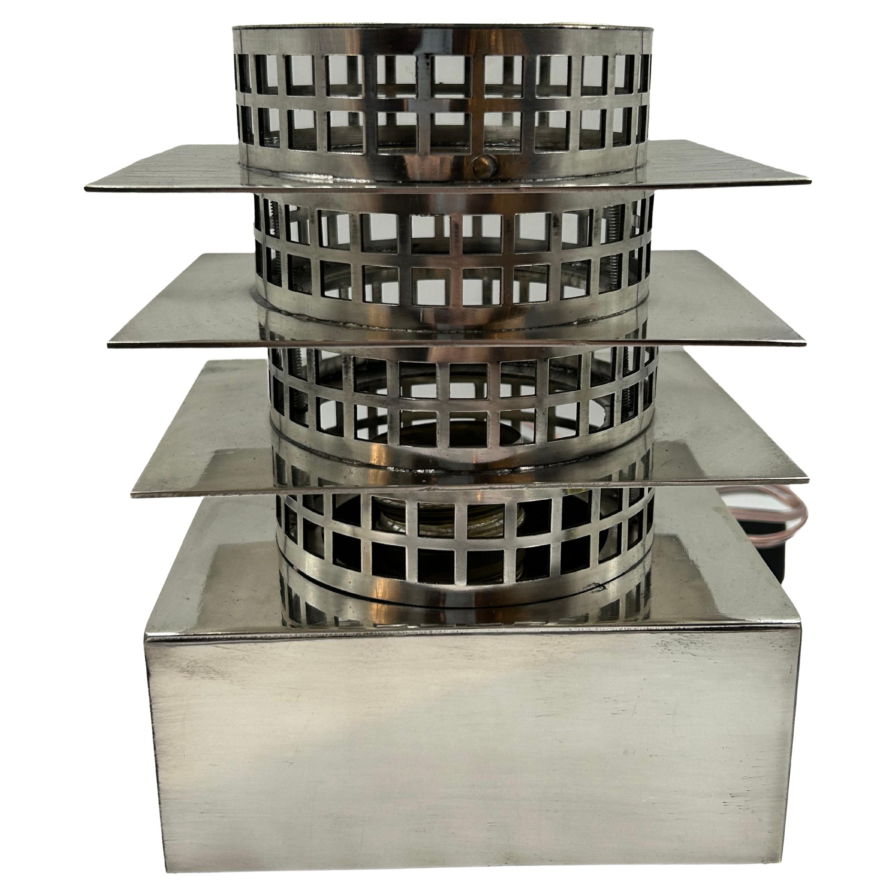 Lampada Art Deco in metallo argentato della Maison Desny in vendita