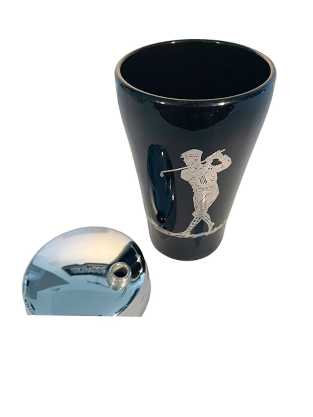 Américain Verre noir Art Déco recouvert d'argent avec un golfeur et un couvercle chromé en vente