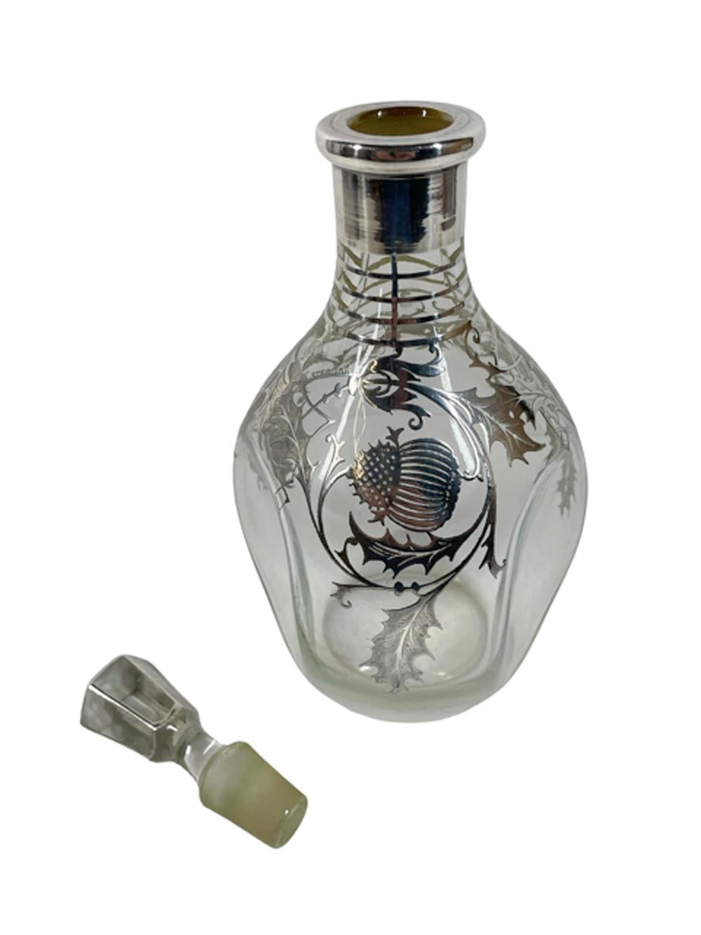 Carafe à décanter Art déco en verre transparent avec chardons recouverts d'argent en vente 1