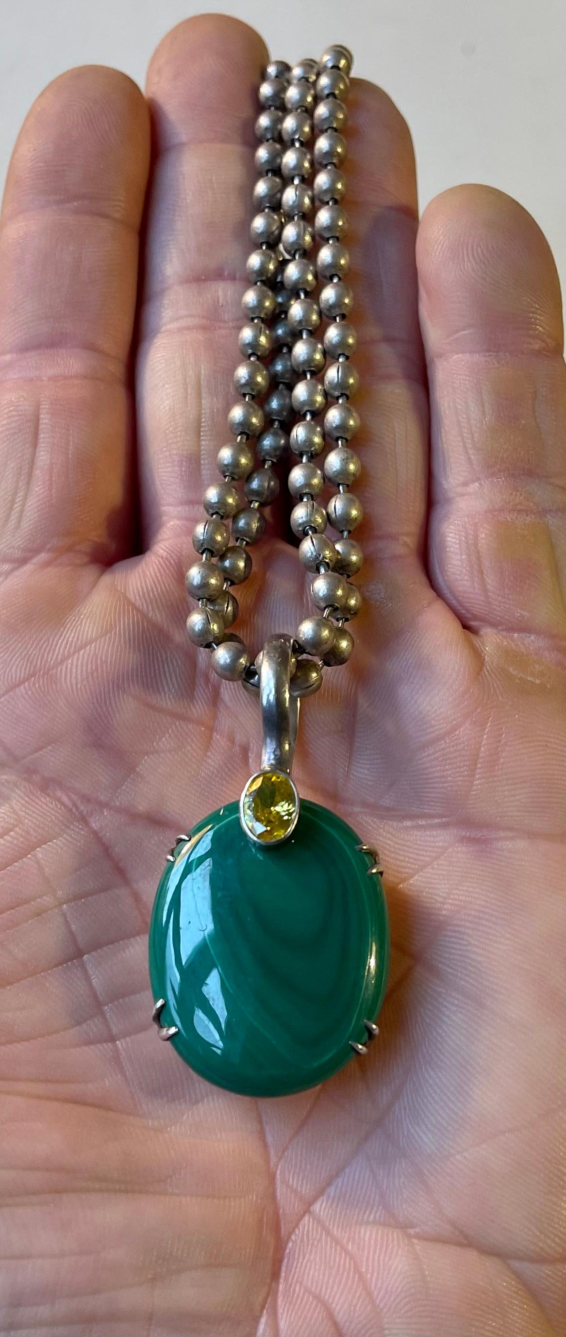 Art Deco Silver Pearl Necklace with Green Malachite Pendant In Good Condition For Sale In Esbjerg, DK