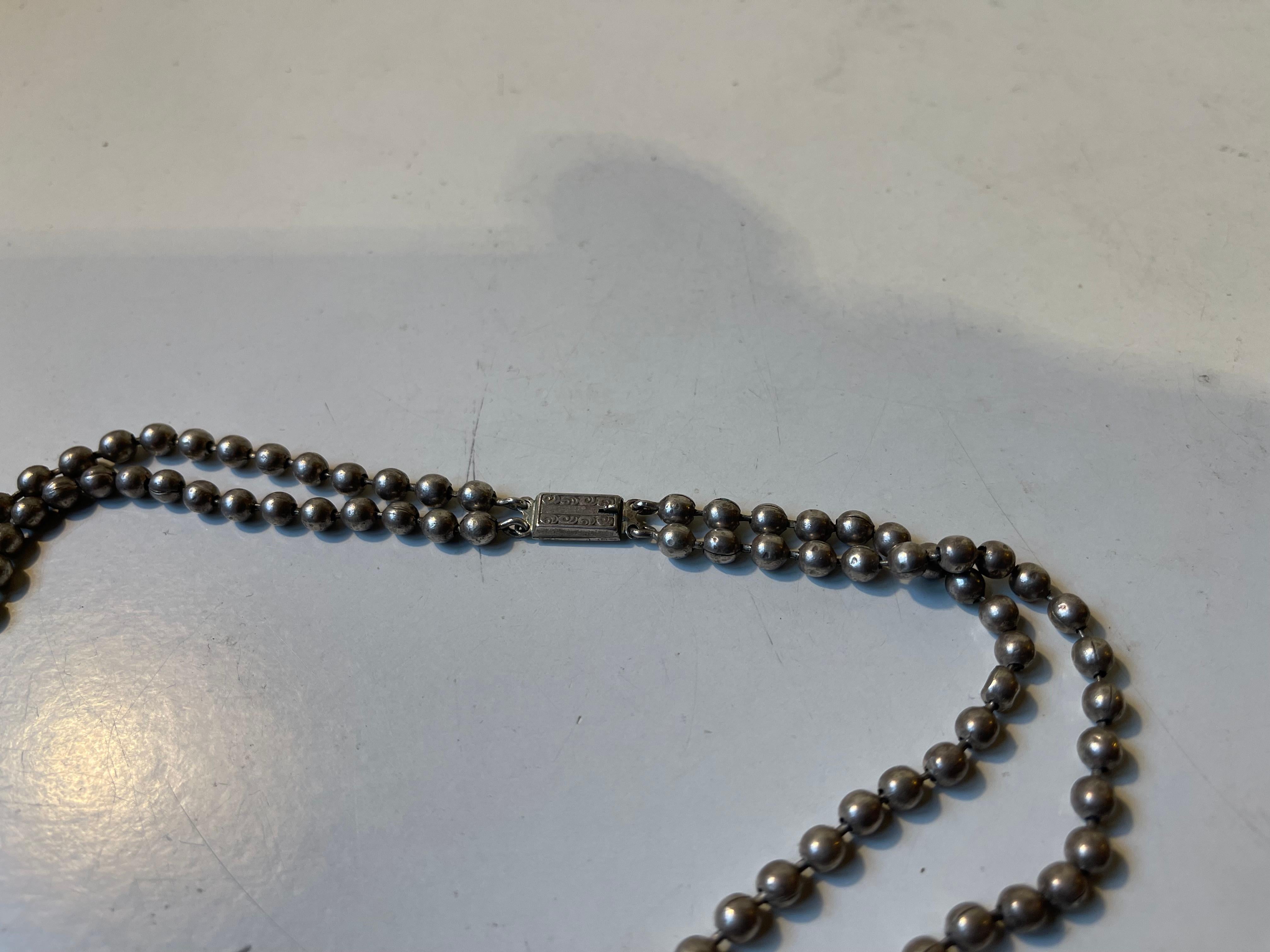 Art Deco Silver Pearl Necklace with Green Malachite Pendant For Sale 1