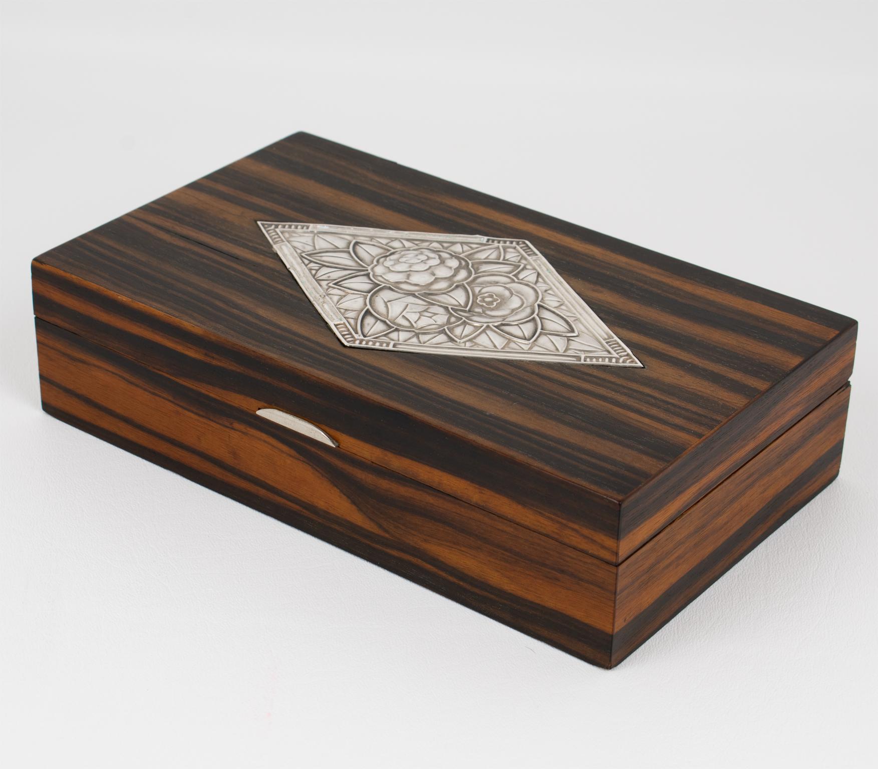 Caja Art Decó de chapa de plata y madera de macasar Francés en venta