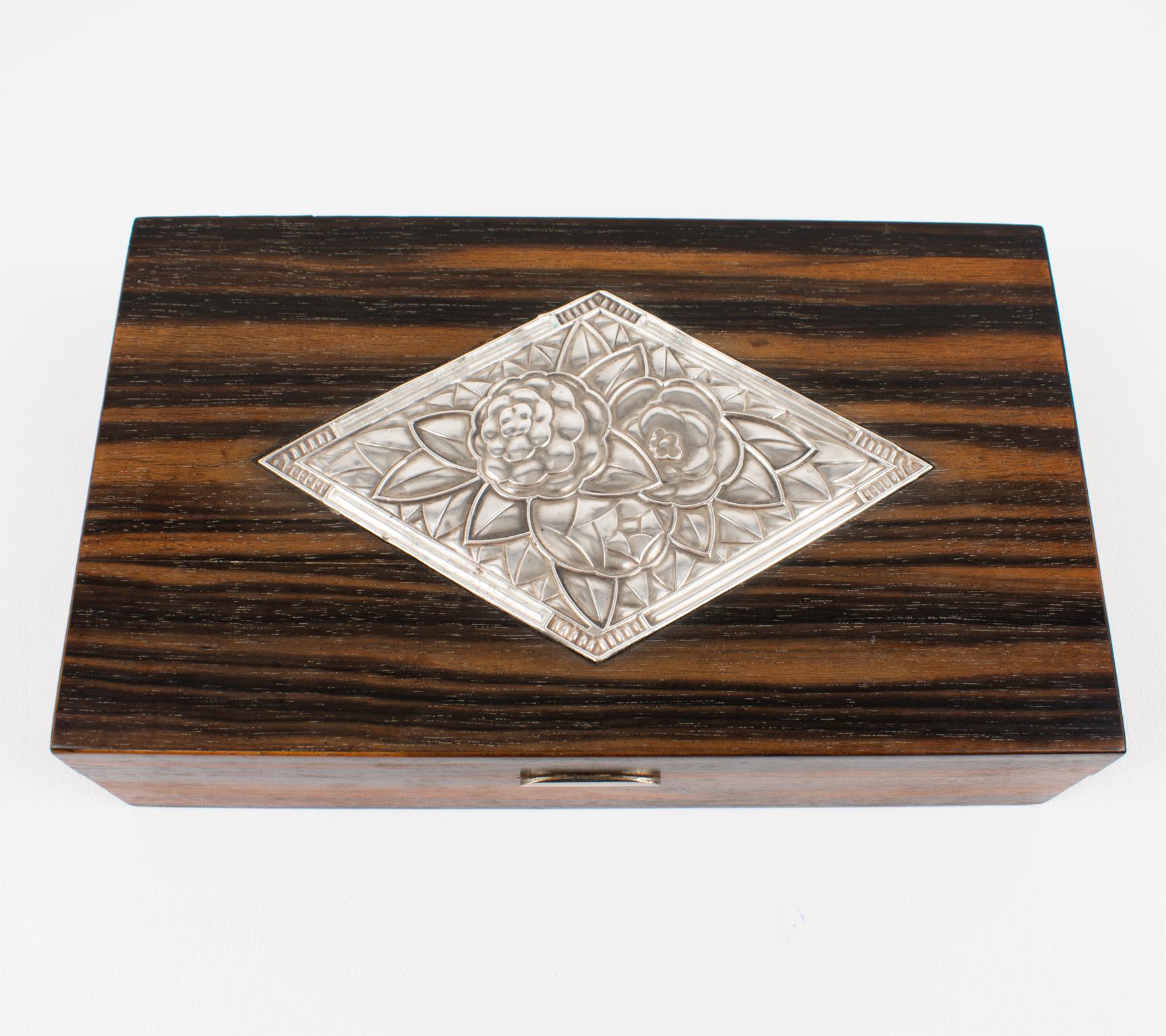 Caja Art Decó de chapa de plata y madera de macasar en venta 2